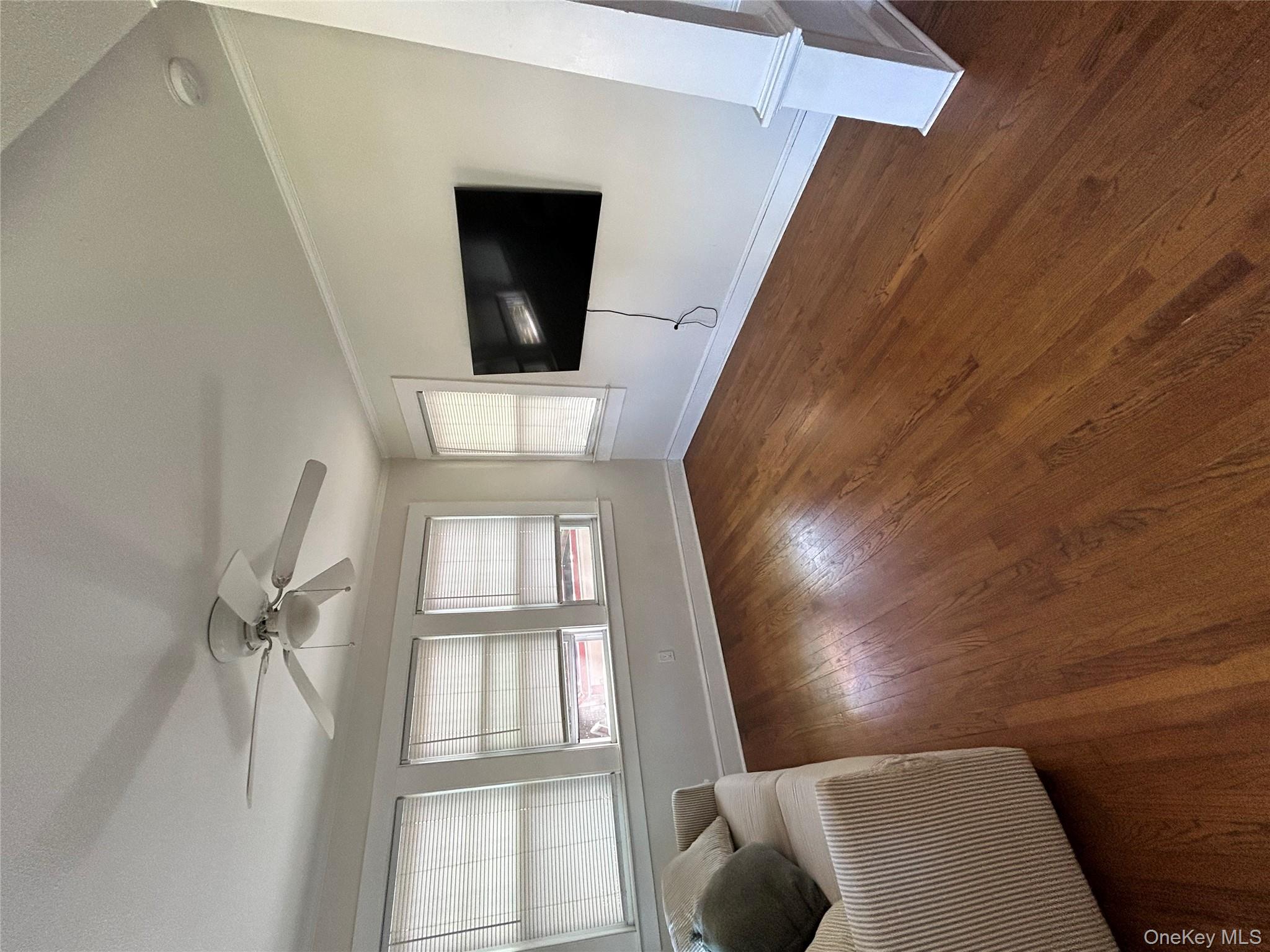 #2 photo, 24 Arnold Avenue, সাফোক কাউন্টি West Babylon , NY 11704