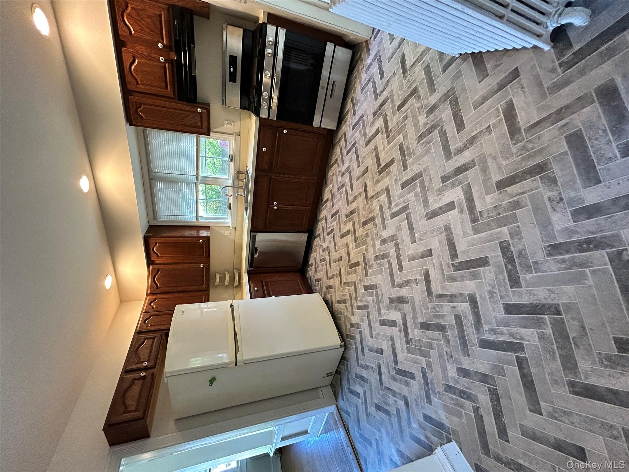 #5 photo, 24 Arnold Avenue, সাফোক কাউন্টি West Babylon , NY 11704