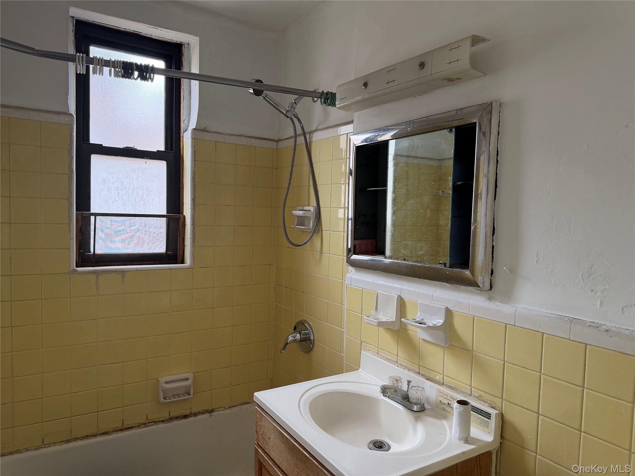 #10 photo, 141-05 Northern Boulevard, Flushing , NY 11354