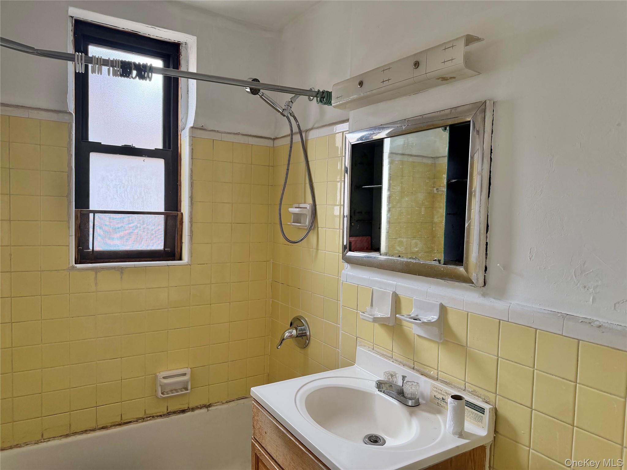 #11 photo, 141-05 Northern Boulevard, كوينز Flushing , NY 11354