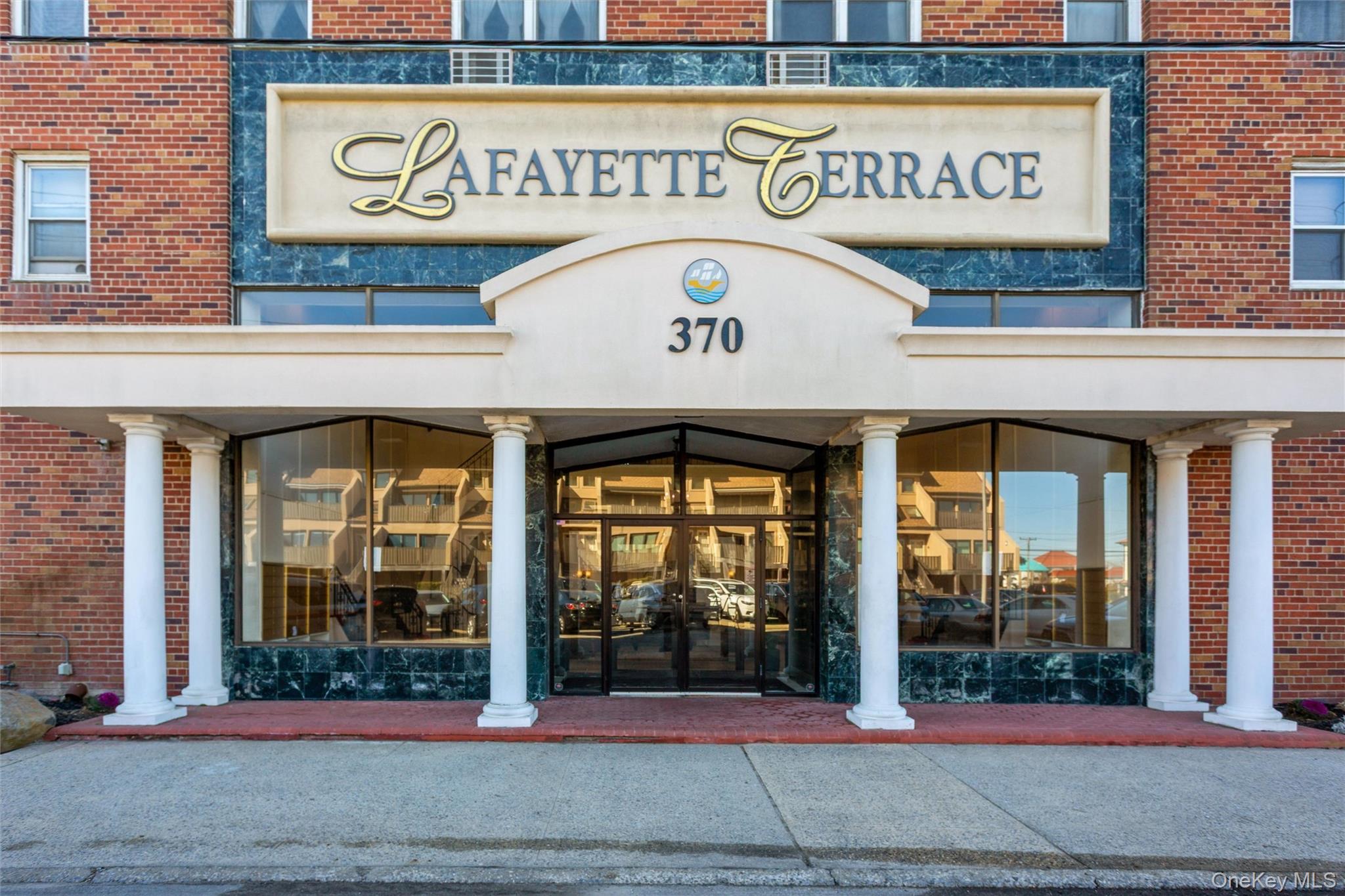 #1 photo, 370 W. Broadway, 롱 아일랜드 Long Beach , NY 11561