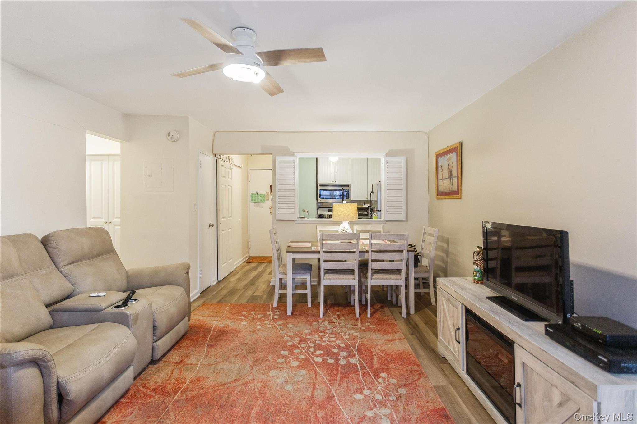 #13 photo, 370 W. Broadway, 롱 아일랜드 Long Beach , NY 11561