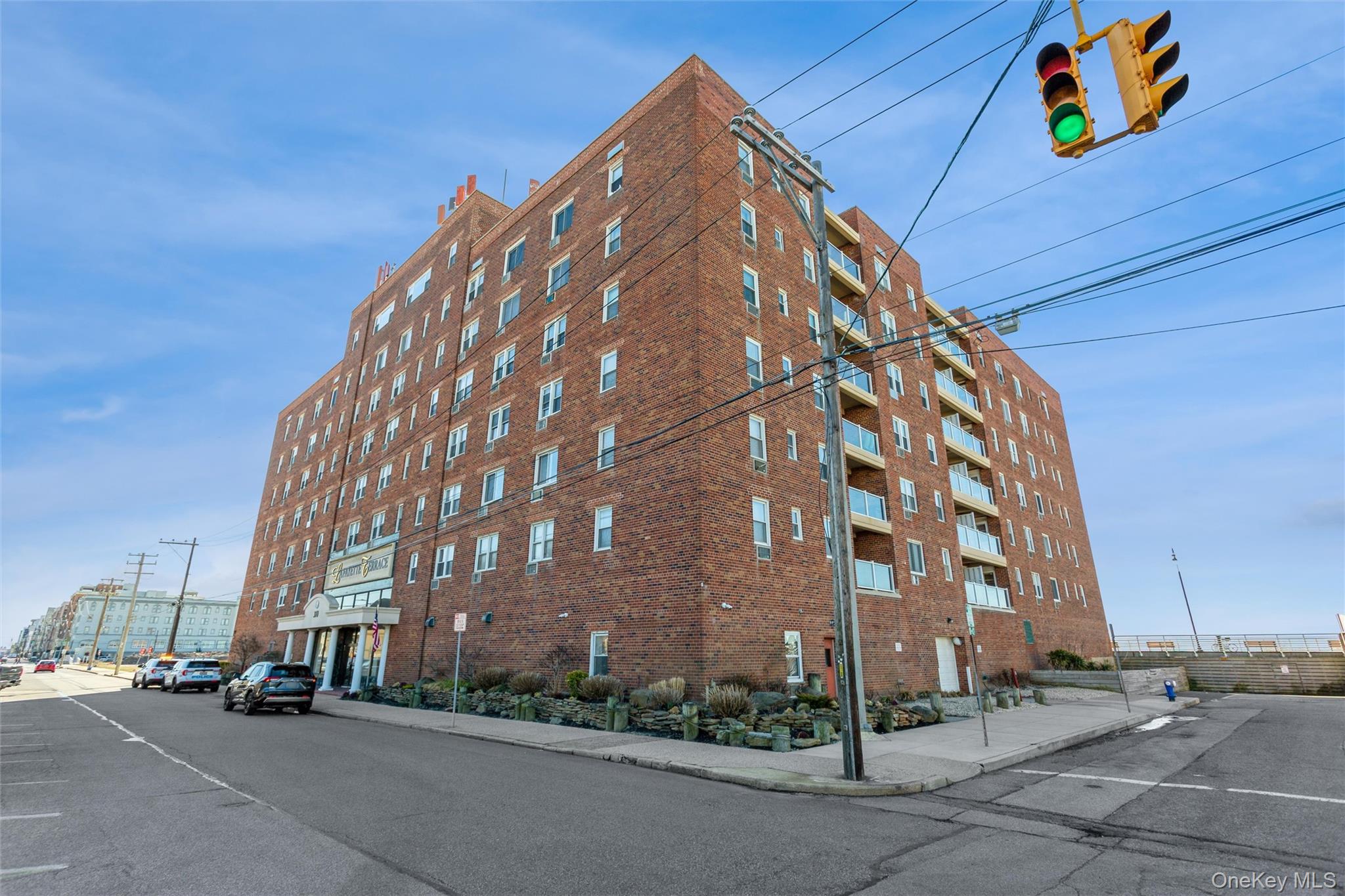 #2 photo, 370 W. Broadway, 롱 아일랜드 Long Beach , NY 11561