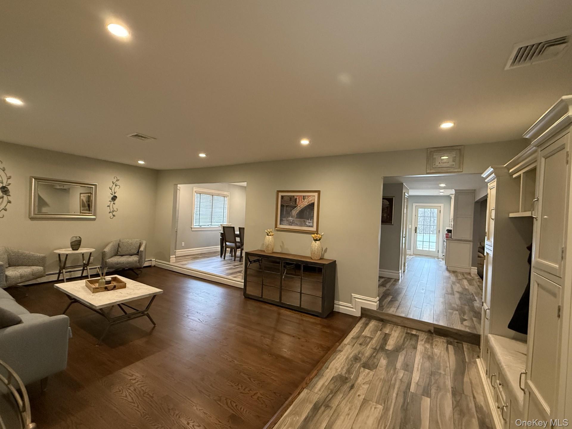 #3 photo, 3 Pimlico Court, 롱 아일랜드 Commack , NY 11725