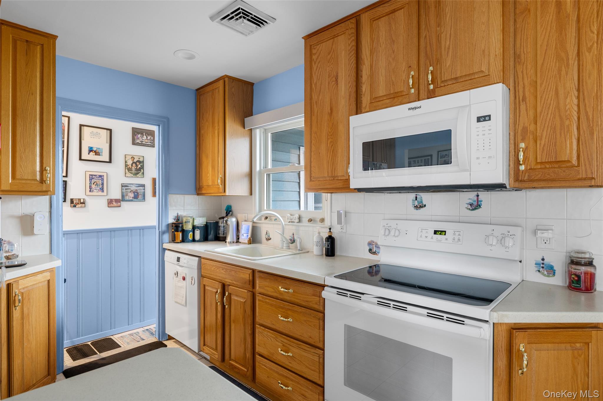 #13 photo, 111 Morris Drive, নাসাউ কাউন্টি East Meadow , NY 11554