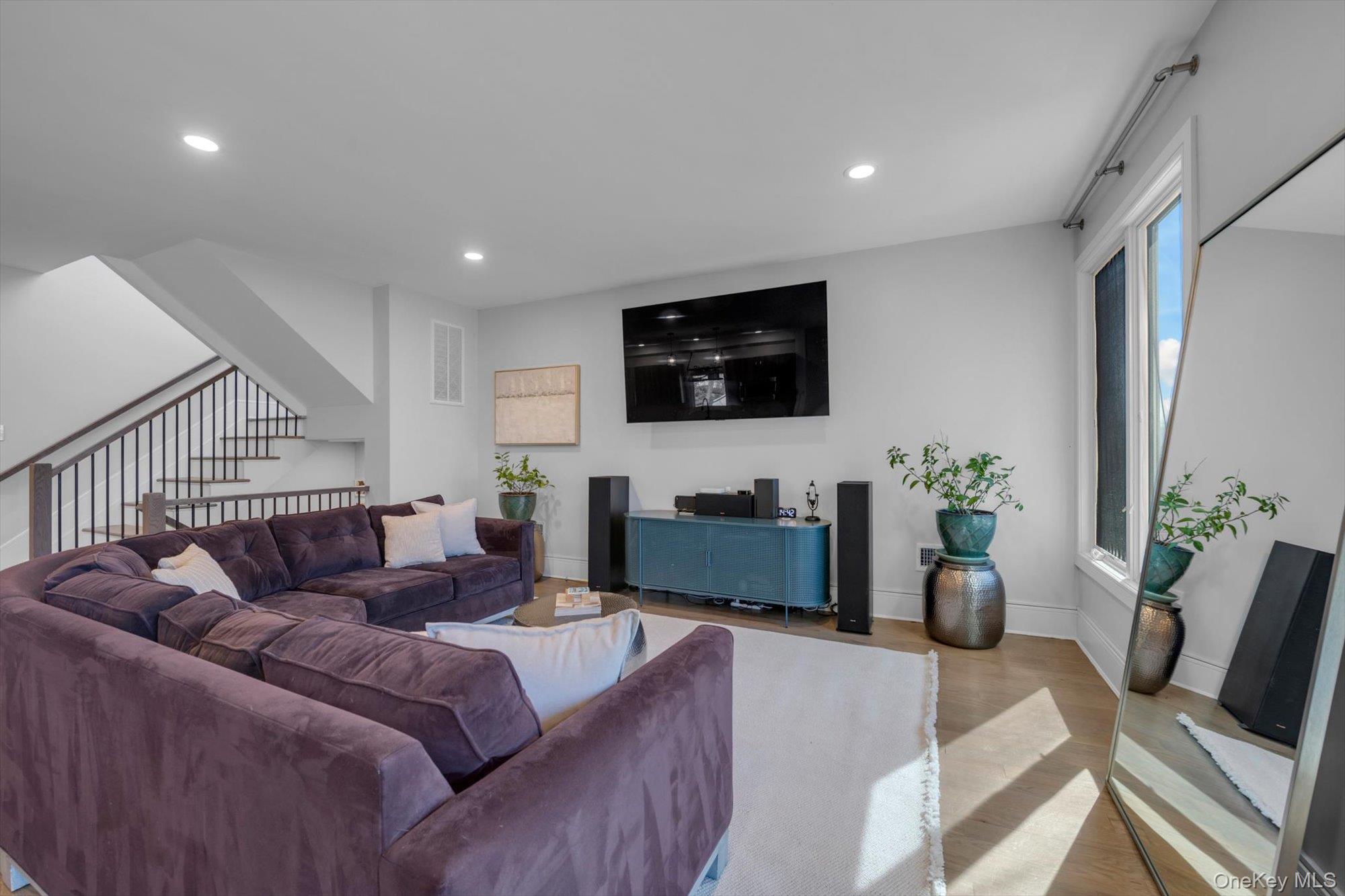 #11 photo, 37 Carlton Avenue, নাসাউ কাউন্টি Port Washington , NY 11050