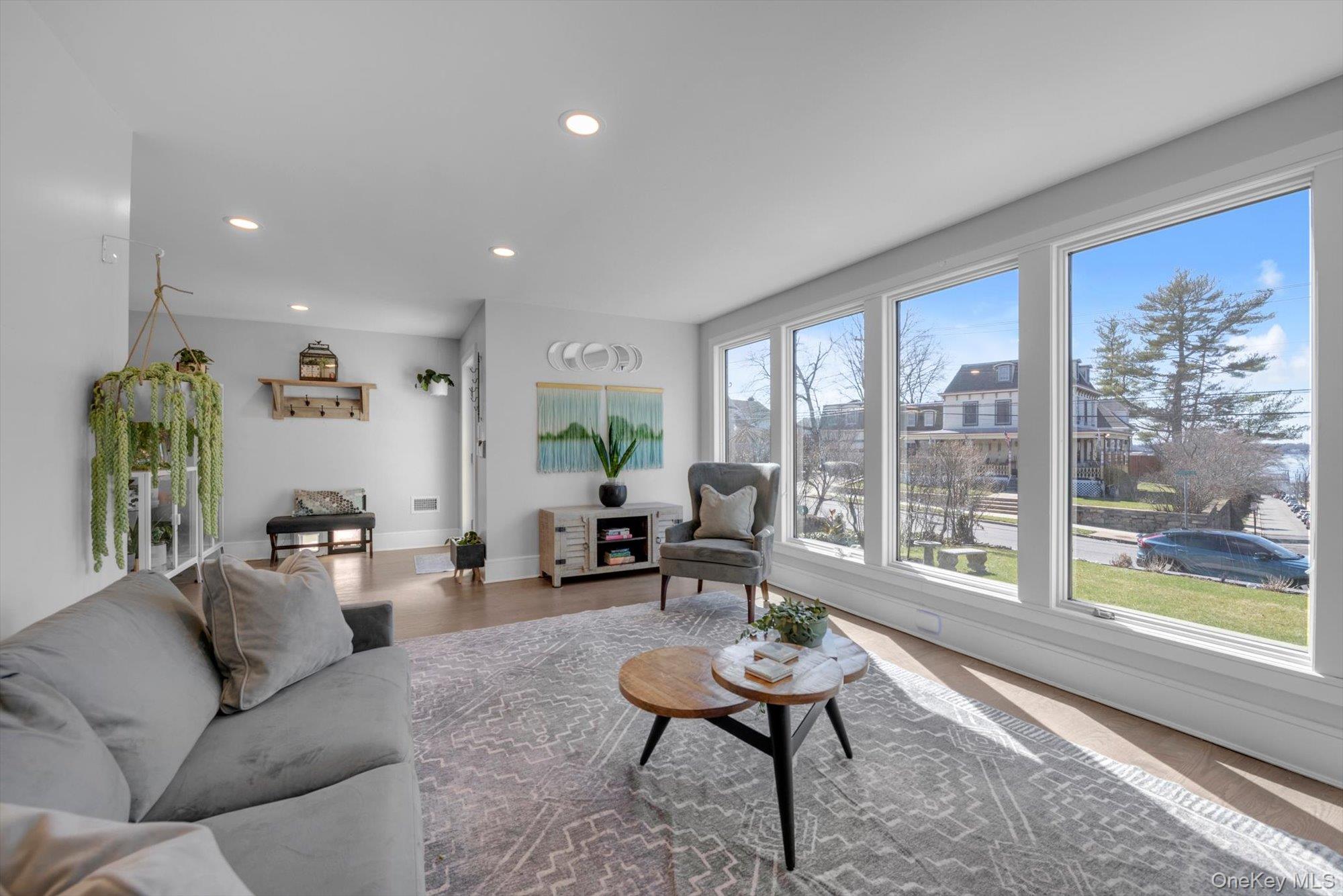 #13 photo, 37 Carlton Avenue, নাসাউ কাউন্টি Port Washington , NY 11050