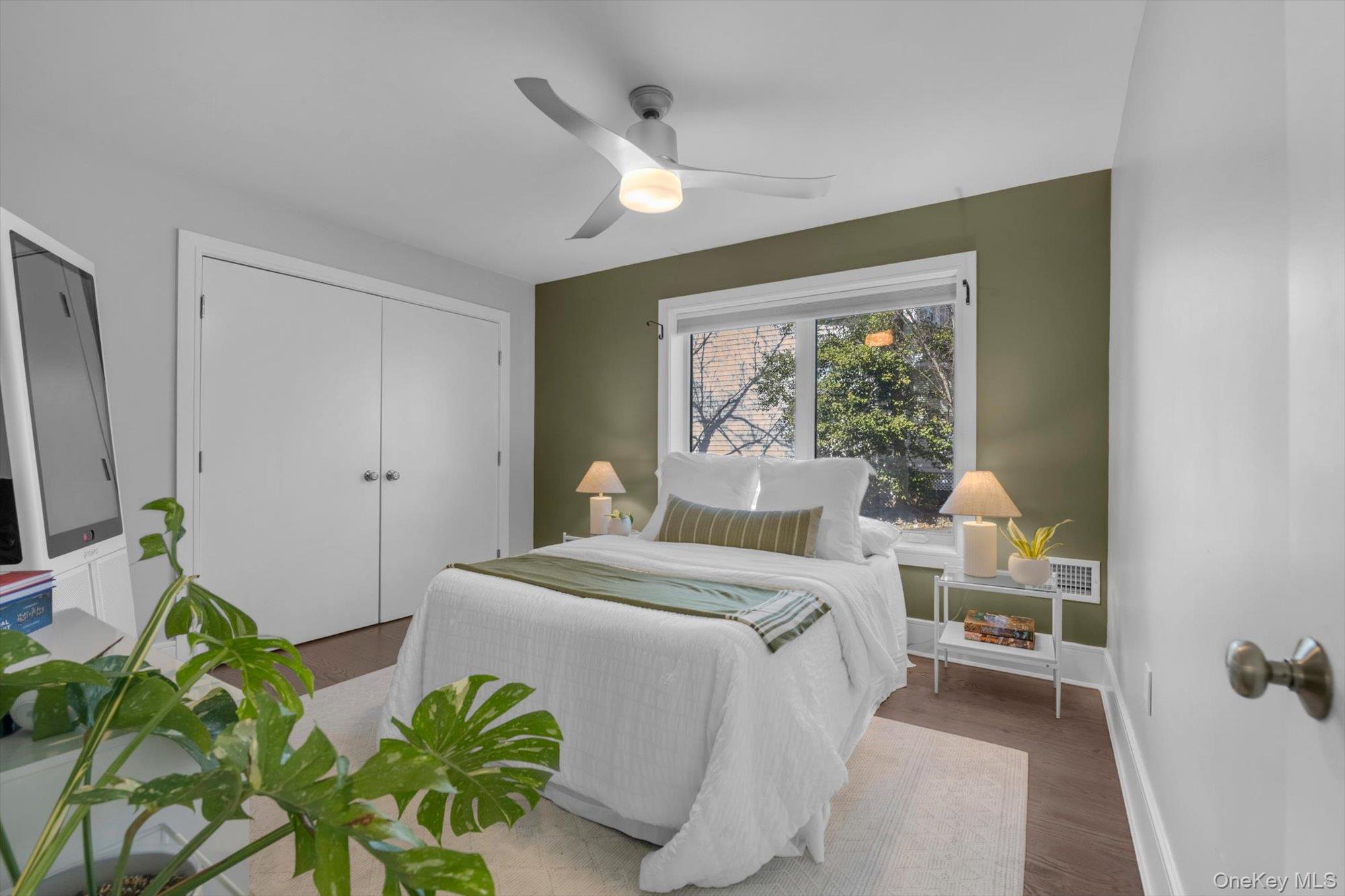 #19 photo, 37 Carlton Avenue, নাসাউ কাউন্টি Port Washington , NY 11050