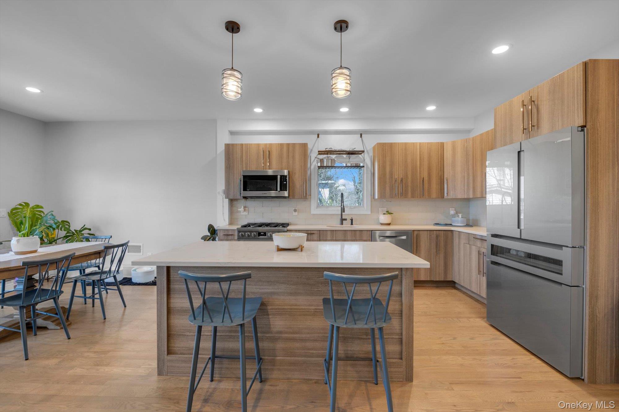 #7 photo, 37 Carlton Avenue, নাসাউ কাউন্টি Port Washington , NY 11050