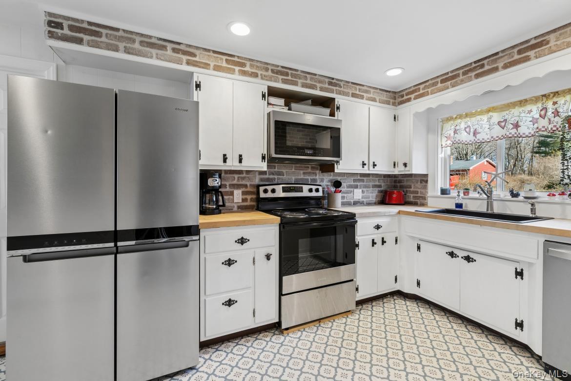 #9 photo, 51 Lockitt Drive, সাফোক কাউন্টি Riverhead , NY 11901