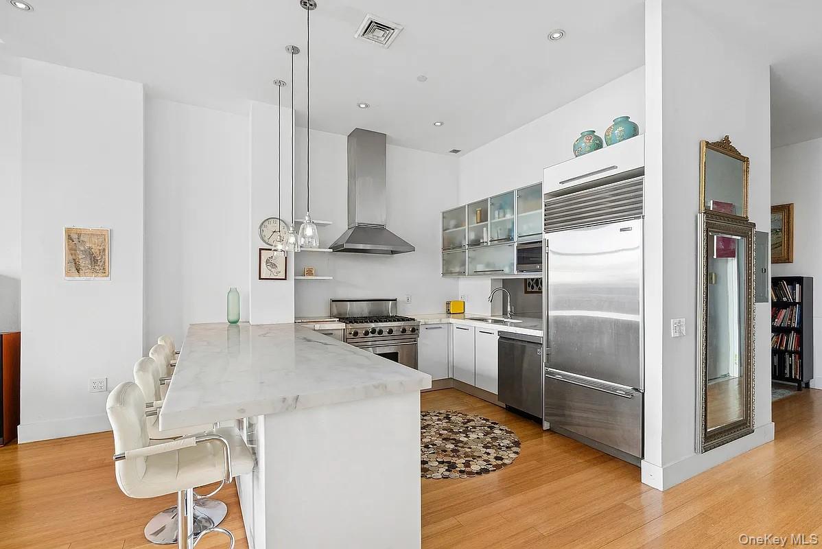 #2 photo, 140 W 124th Street, New York (Manhattan) , NY 10027