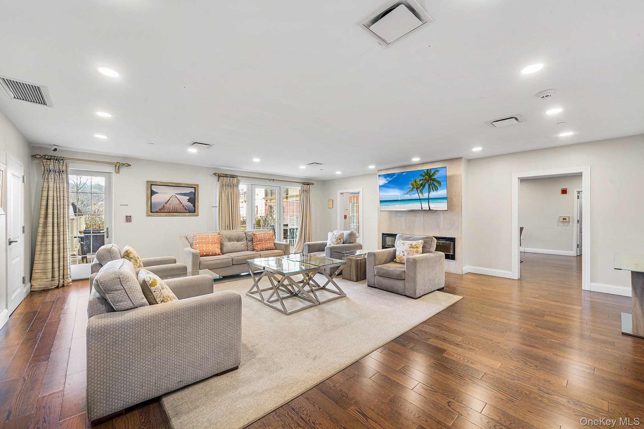 #14 photo, 10 Byron Place, Larchmont , NY 10538