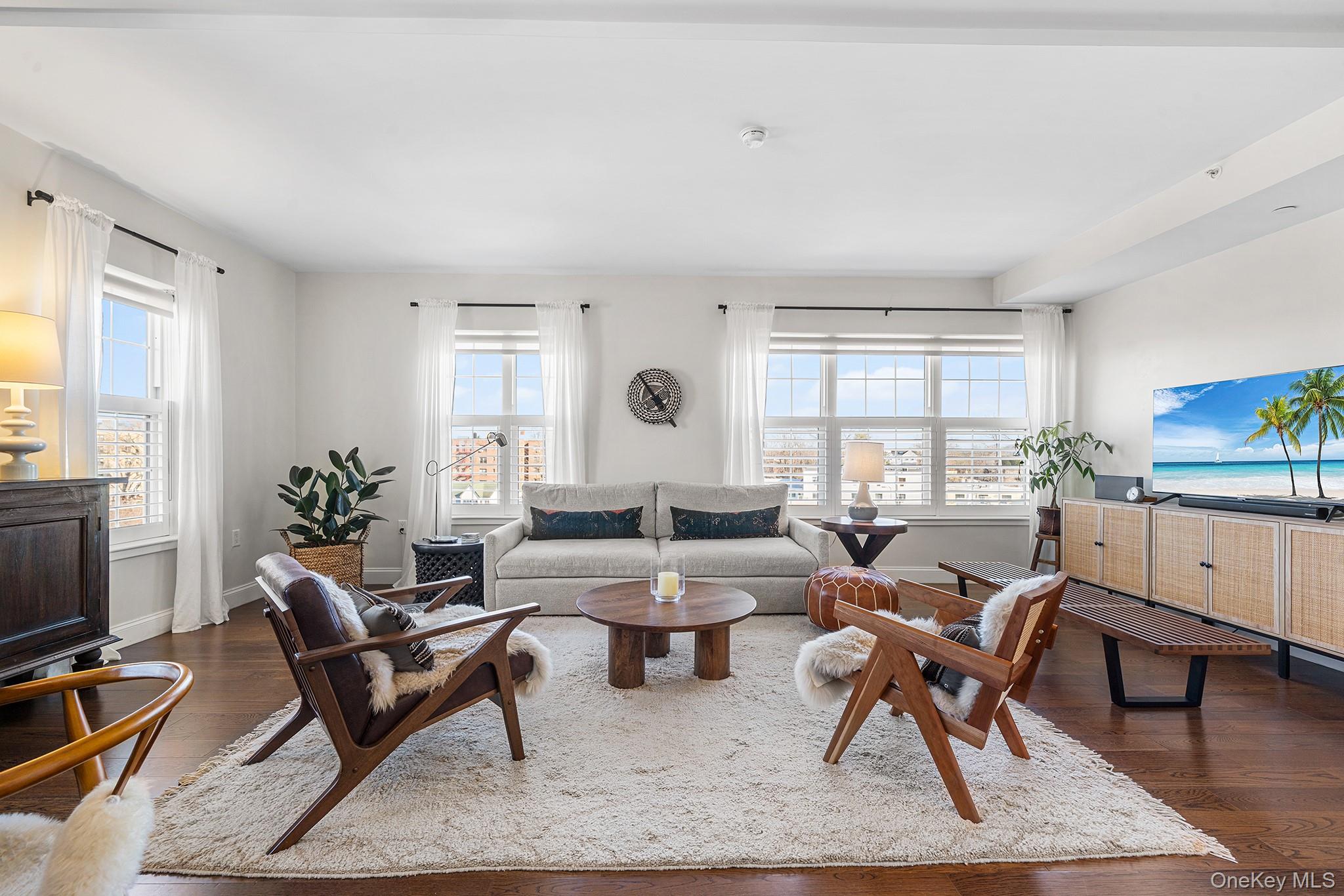 #3 photo, 10 Byron Place, Larchmont , NY 10538