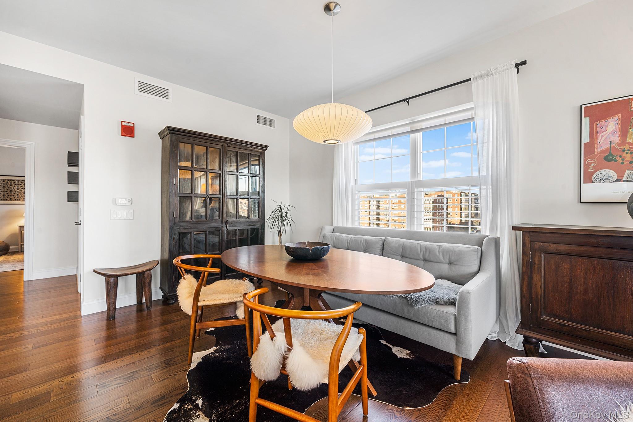 #4 photo, 10 Byron Place, Larchmont , NY 10538