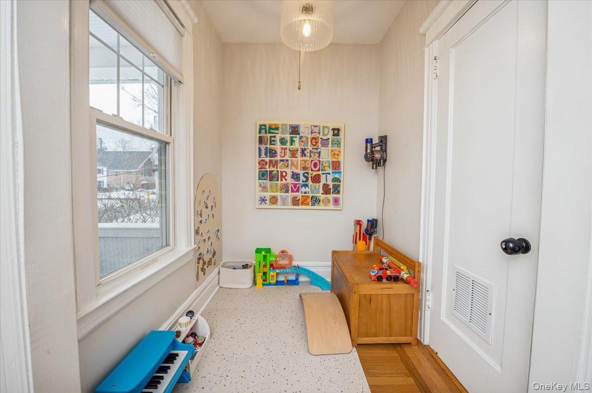 #20 photo, 36 Grand Avenue, Scarsdale , NY 10583