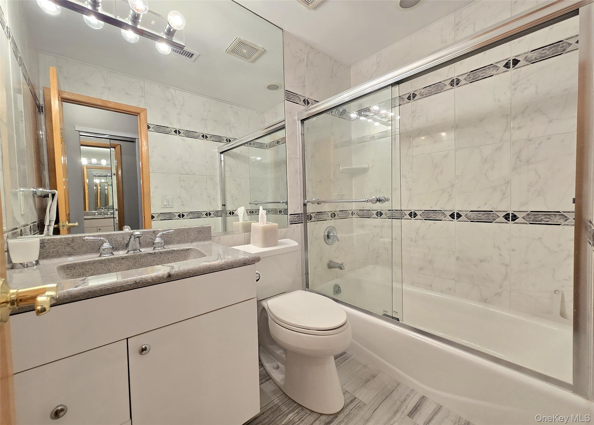 #12 photo, 771 Waverly Avenue, সাফোক কাউন্টি Holtsville , NY 11742