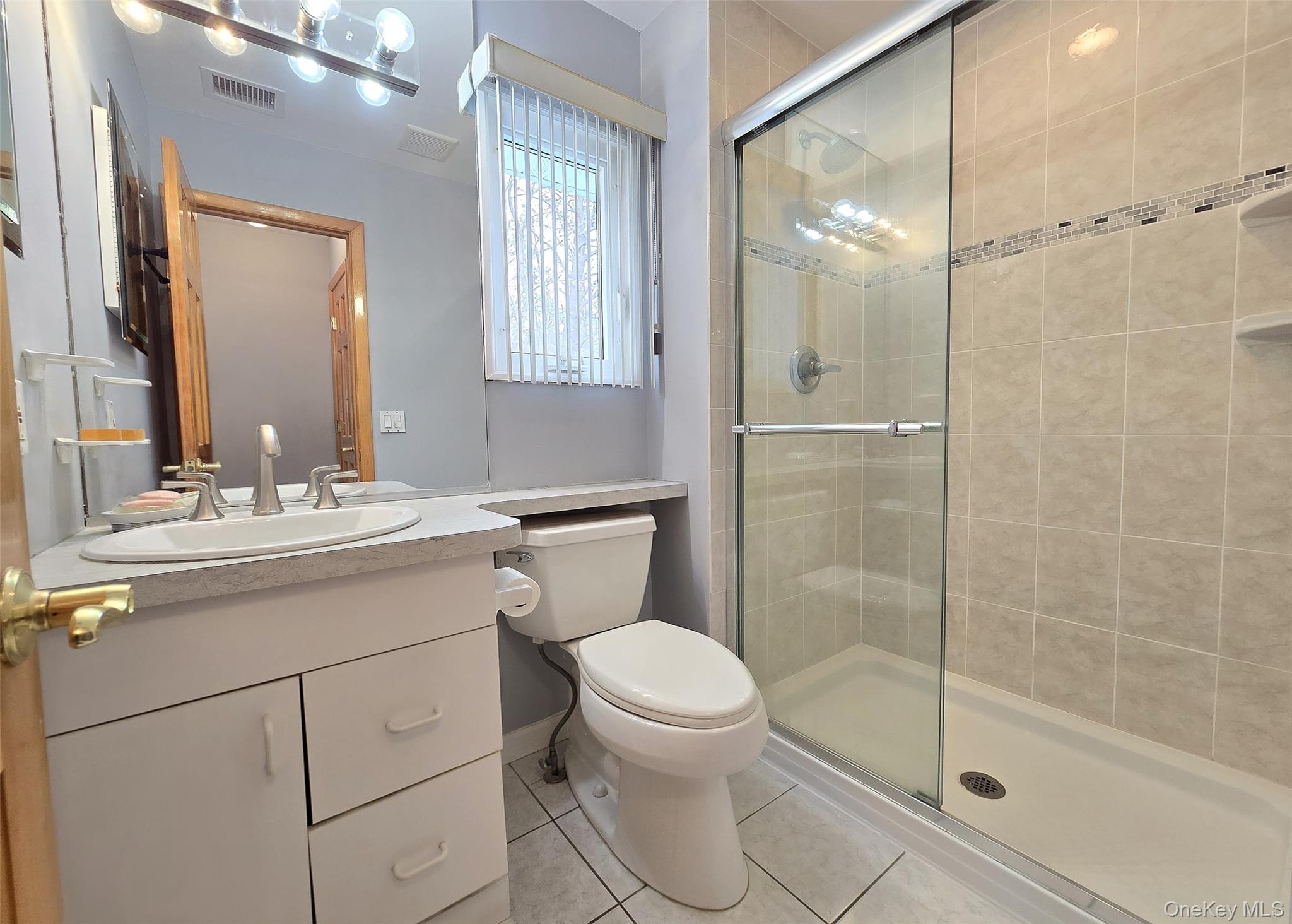 #15 photo, 771 Waverly Avenue, সাফোক কাউন্টি Holtsville , NY 11742