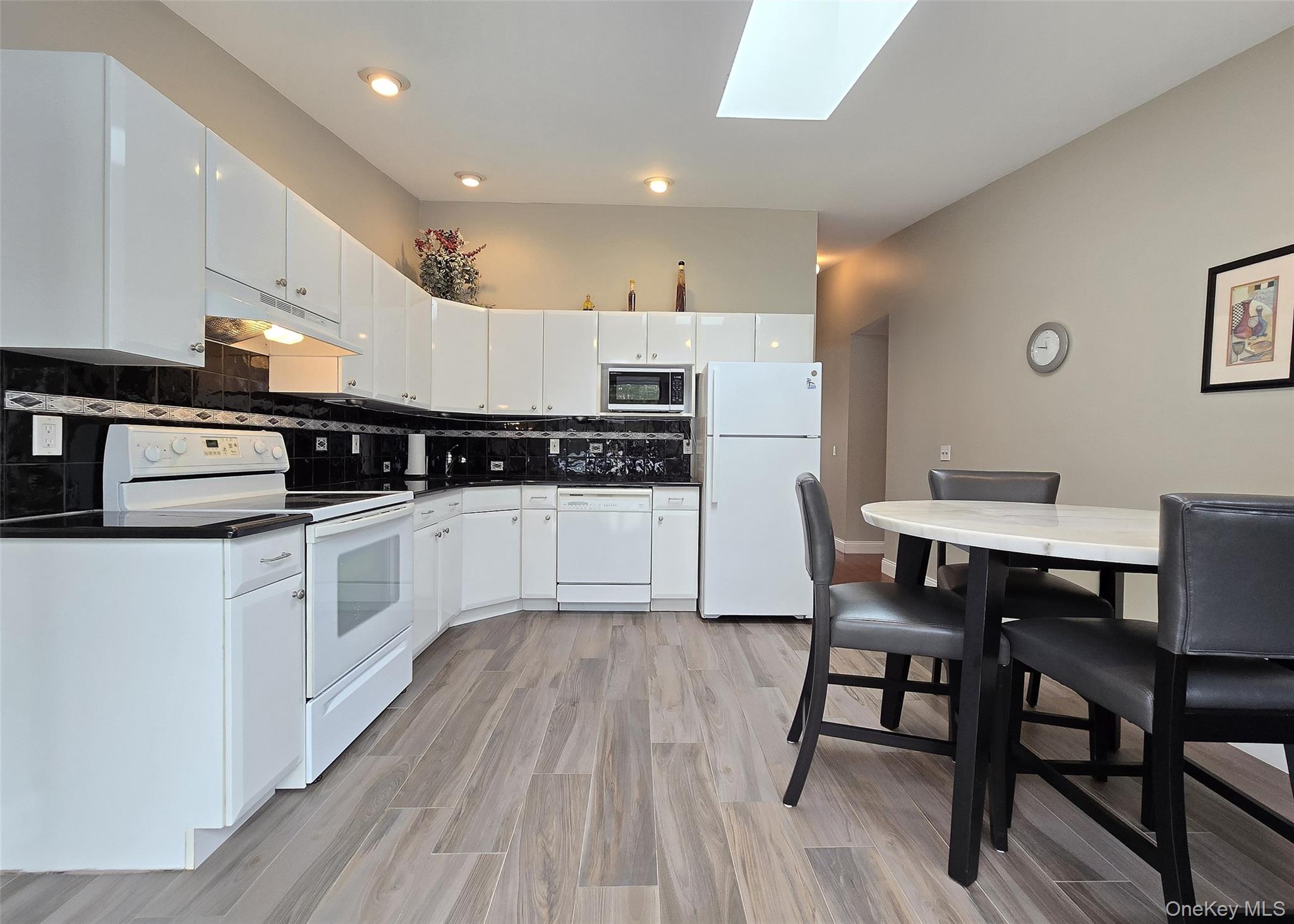 #3 photo, 771 Waverly Avenue, সাফোক কাউন্টি Holtsville , NY 11742