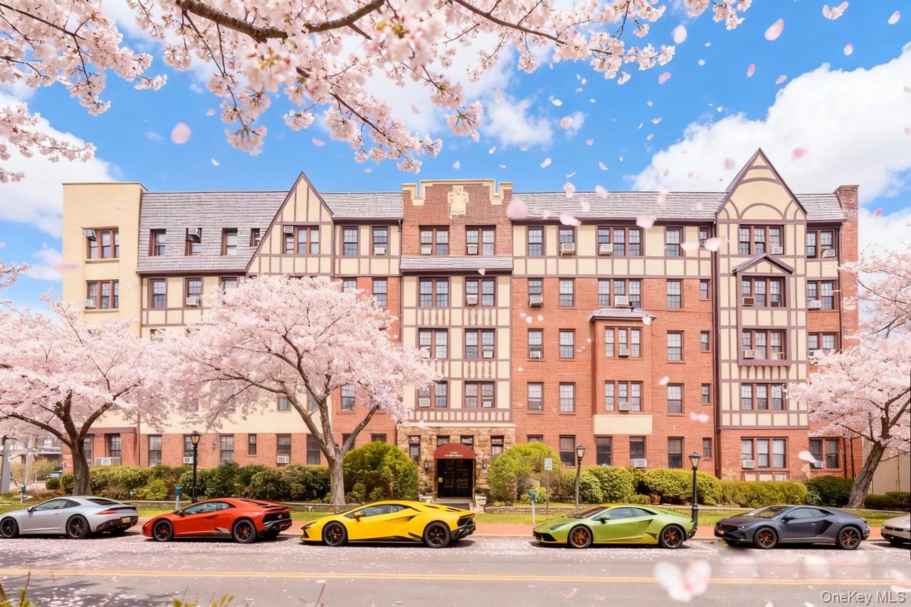 #1 photo, 4 Maple Drive, Great Neck , NY 11021