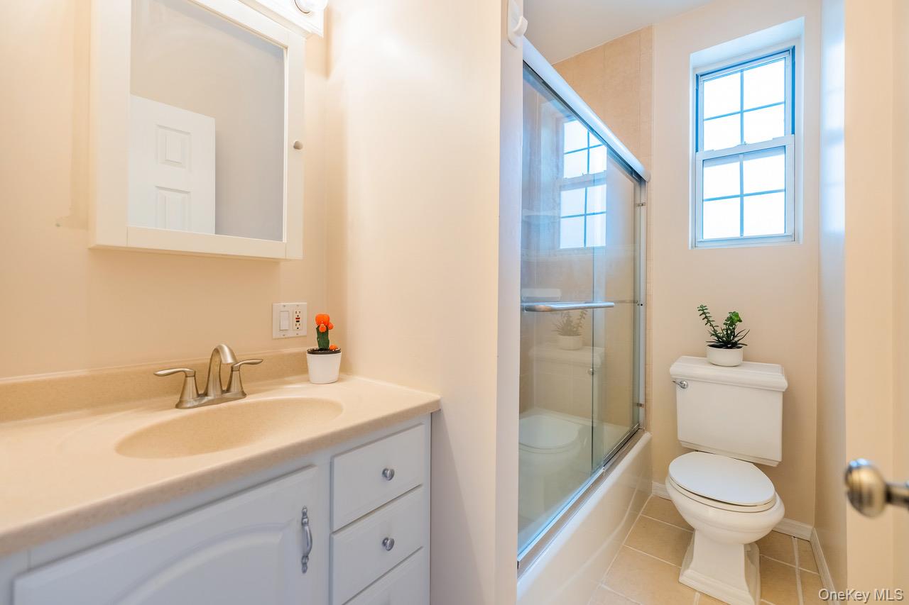 #20 photo, 4 Maple Drive, Great Neck , NY 11021