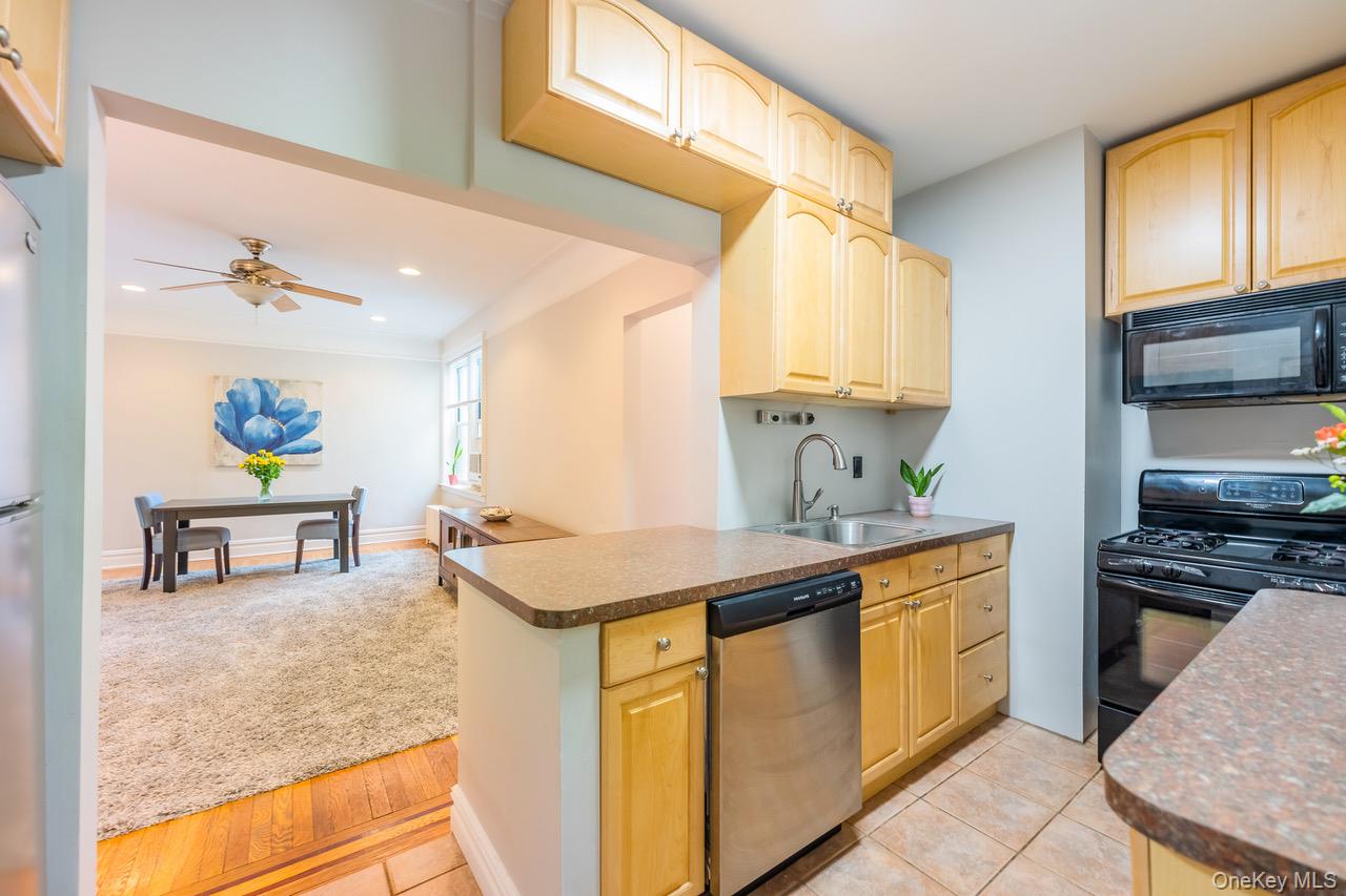 #8 photo, 4 Maple Drive, Great Neck , NY 11021