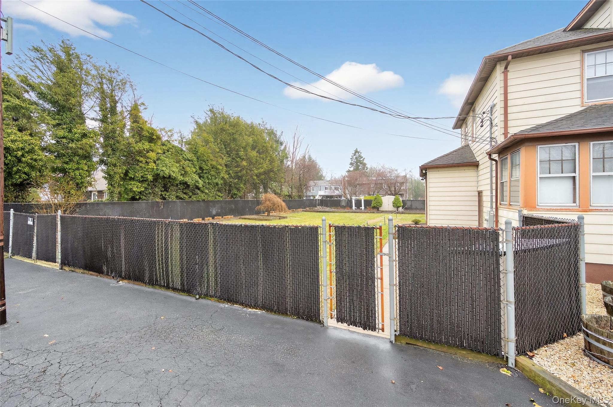 #2 photo, 40A E 24th Street, সাফোক কাউন্টি Huntington Station , NY 11746