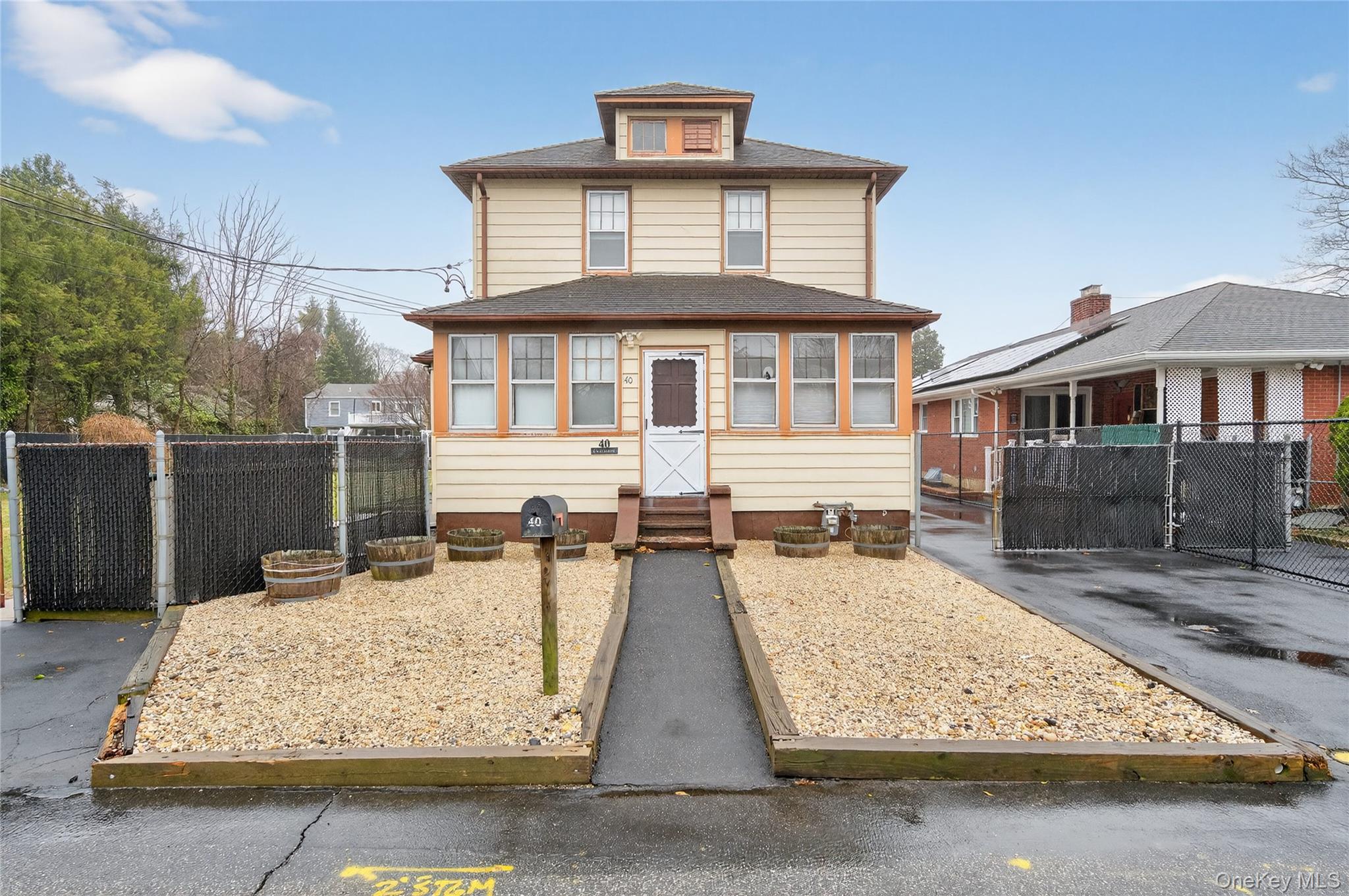 #1 photo, 40 E 24th Street, সাফোক কাউন্টি Huntington Station , NY 11746