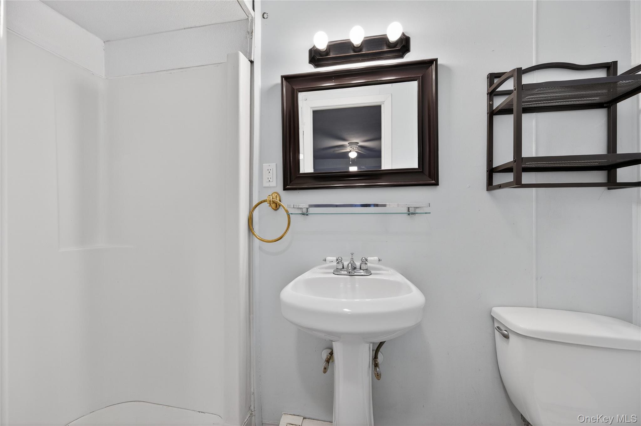 #14 photo, 40 E 24th Street, সাফোক কাউন্টি Huntington Station , NY 11746