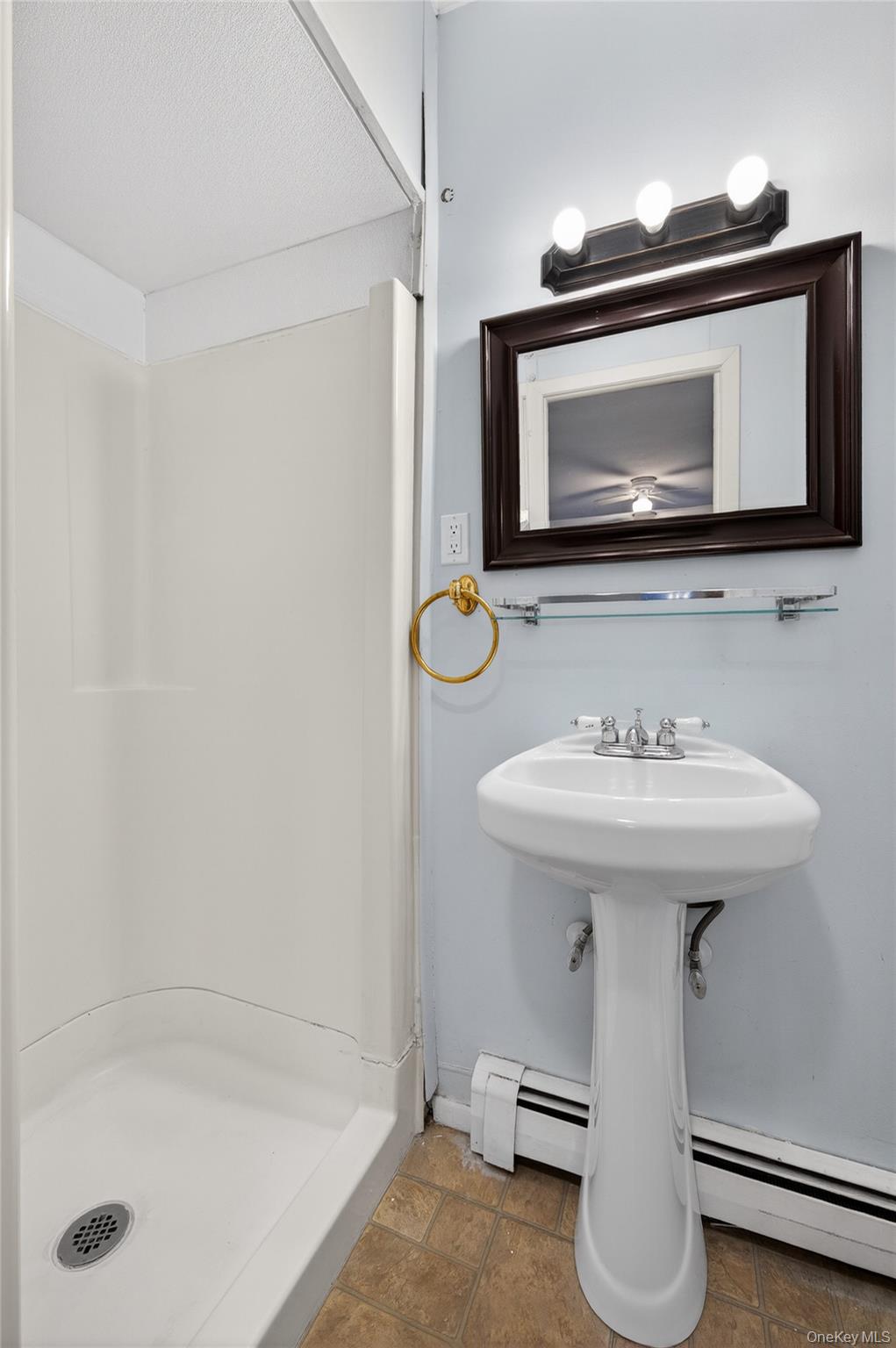 #17 photo, 40 E 24th Street, সাফোক কাউন্টি Huntington Station , NY 11746