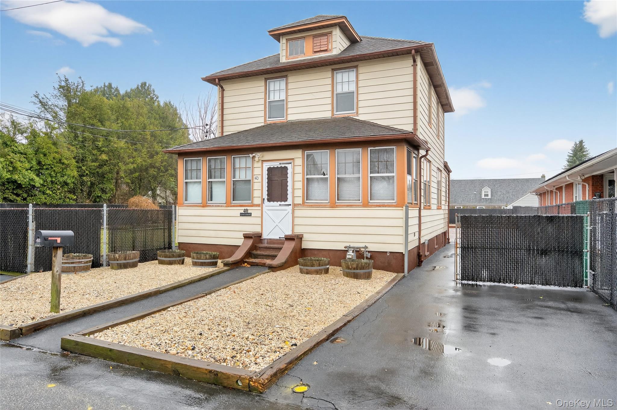 #3 photo, 40 E 24th Street, সাফোক কাউন্টি Huntington Station , NY 11746