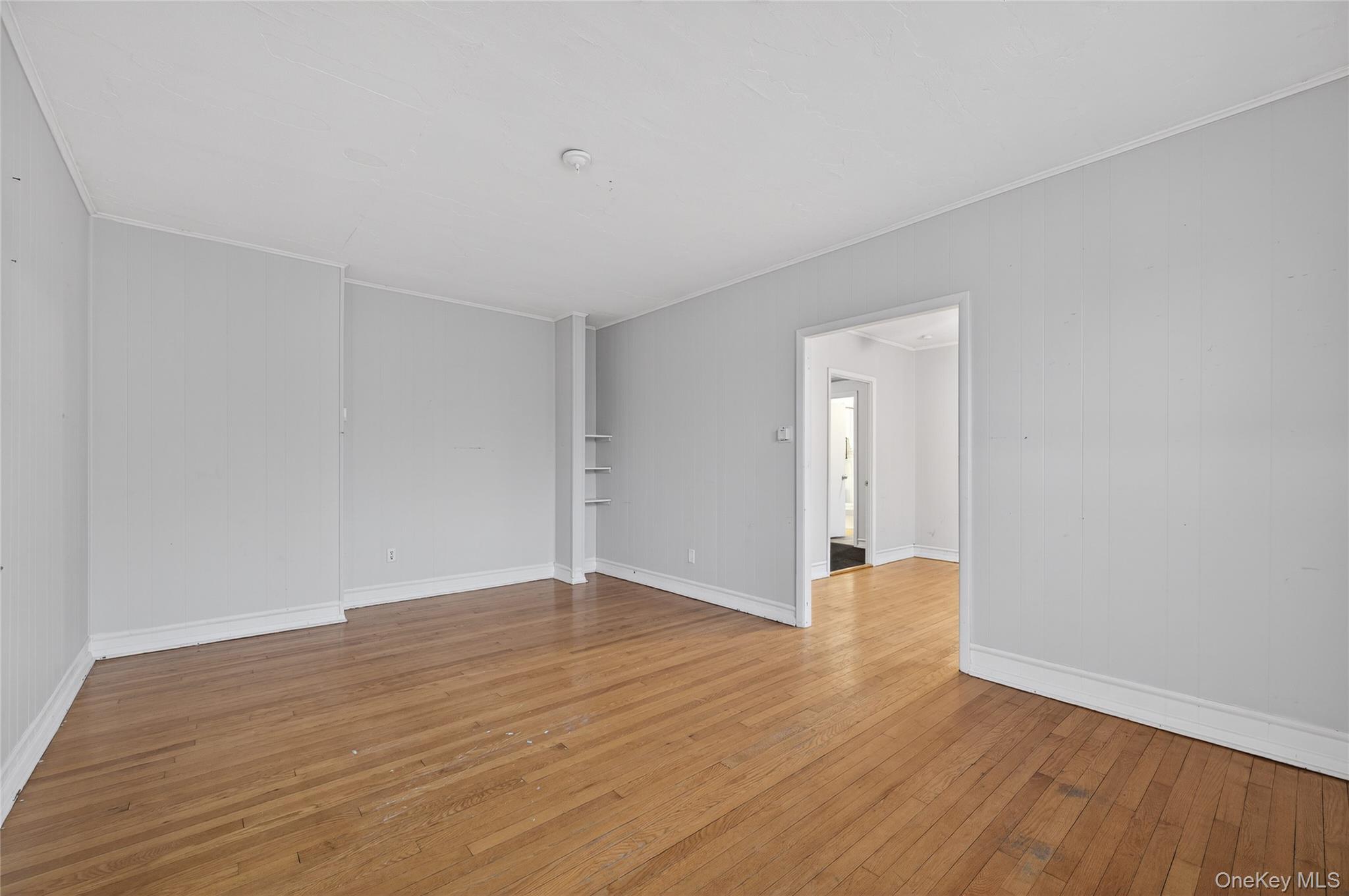 #7 photo, 40 E 24th Street, সাফোক কাউন্টি Huntington Station , NY 11746