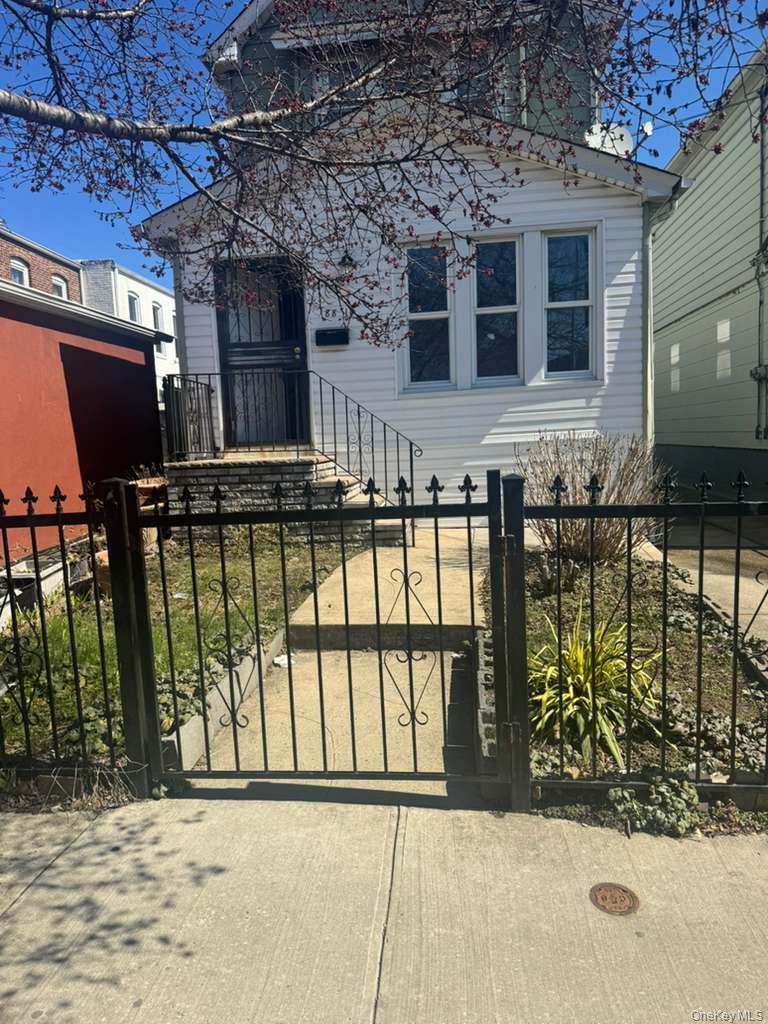 #2 photo, 8811 185th Street, কুইন্‌স Hollis , NY 11423