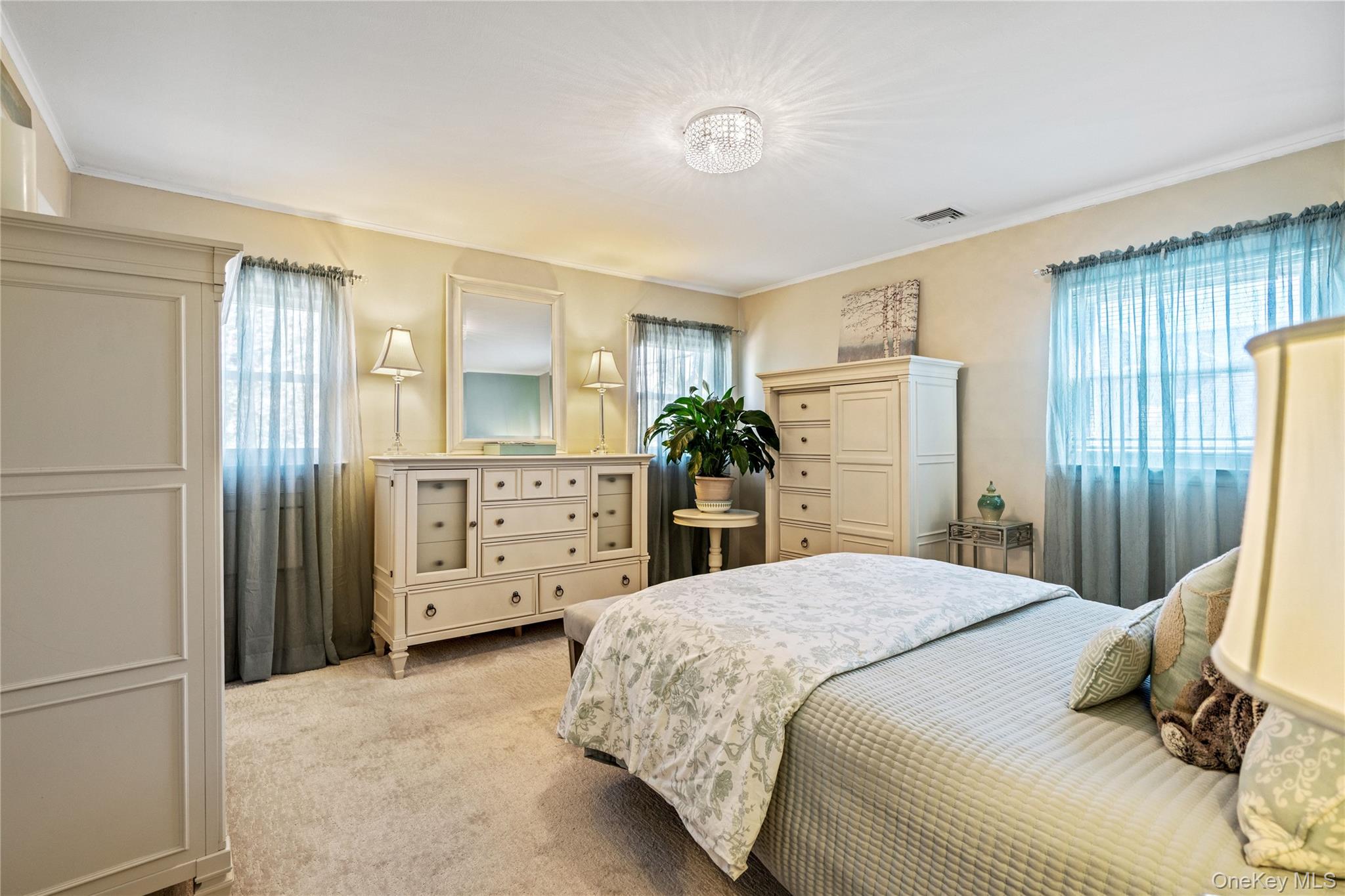 #19 photo, 34 Glenbrook Road, Hicksville , NY 11801