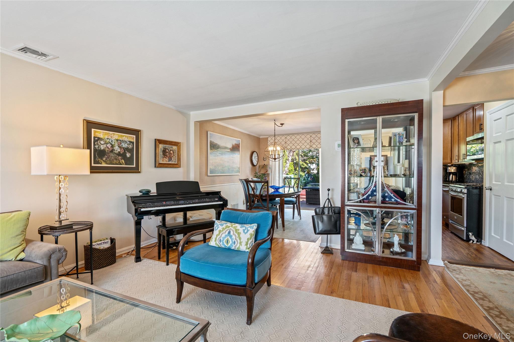 #8 photo, 34 Glenbrook Road, Hicksville , NY 11801