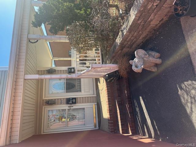 #1 photo, 100 Merrick Road, নাসাউ কাউন্টি Lynbrook , NY 11563