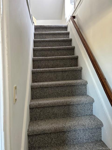 #7 photo, 100 Merrick Road, নাসাউ কাউন্টি Lynbrook , NY 11563