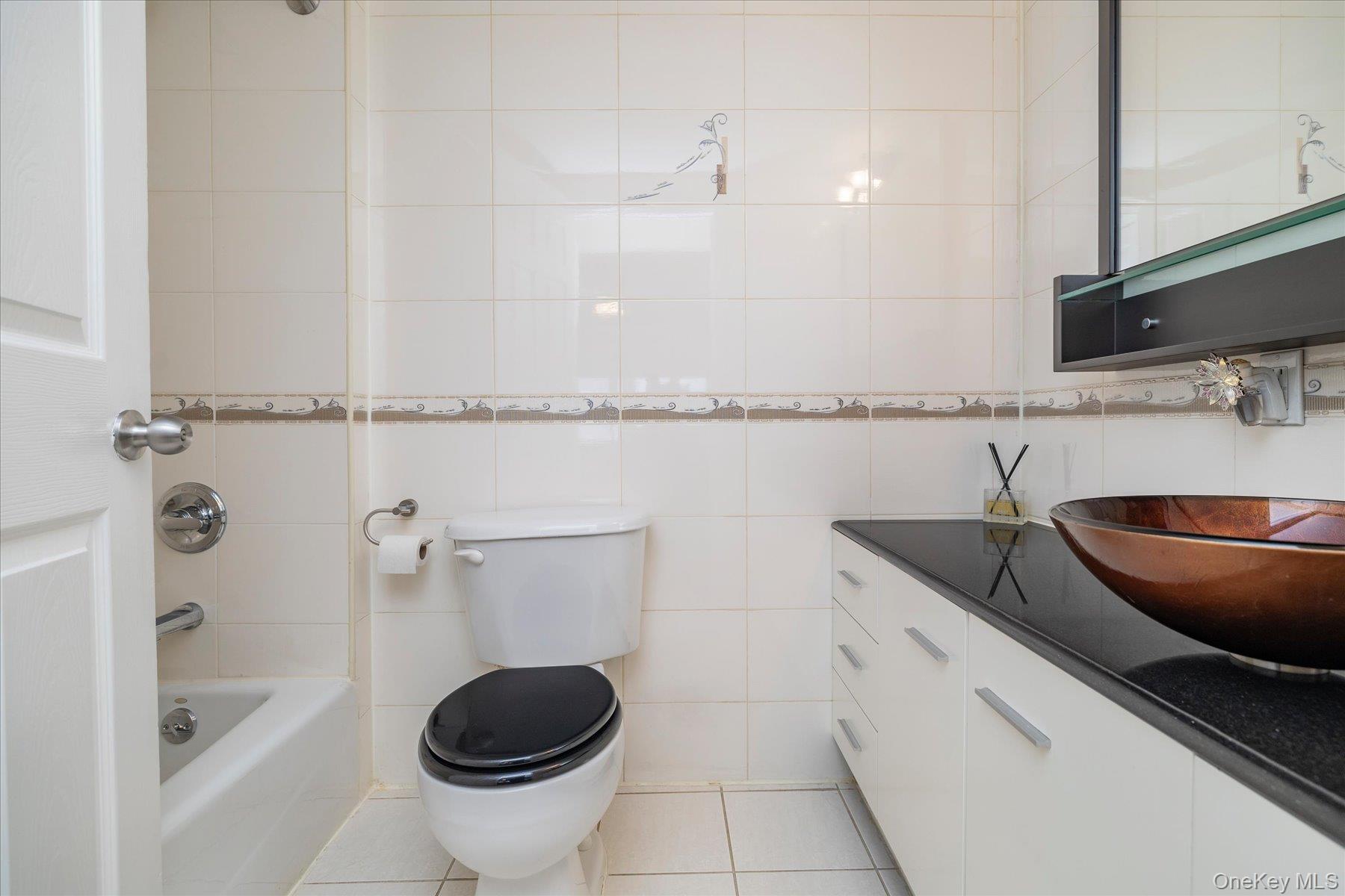 #15 photo, 8375 117th Street, কুইন্‌স Kew Gardens , NY 11418