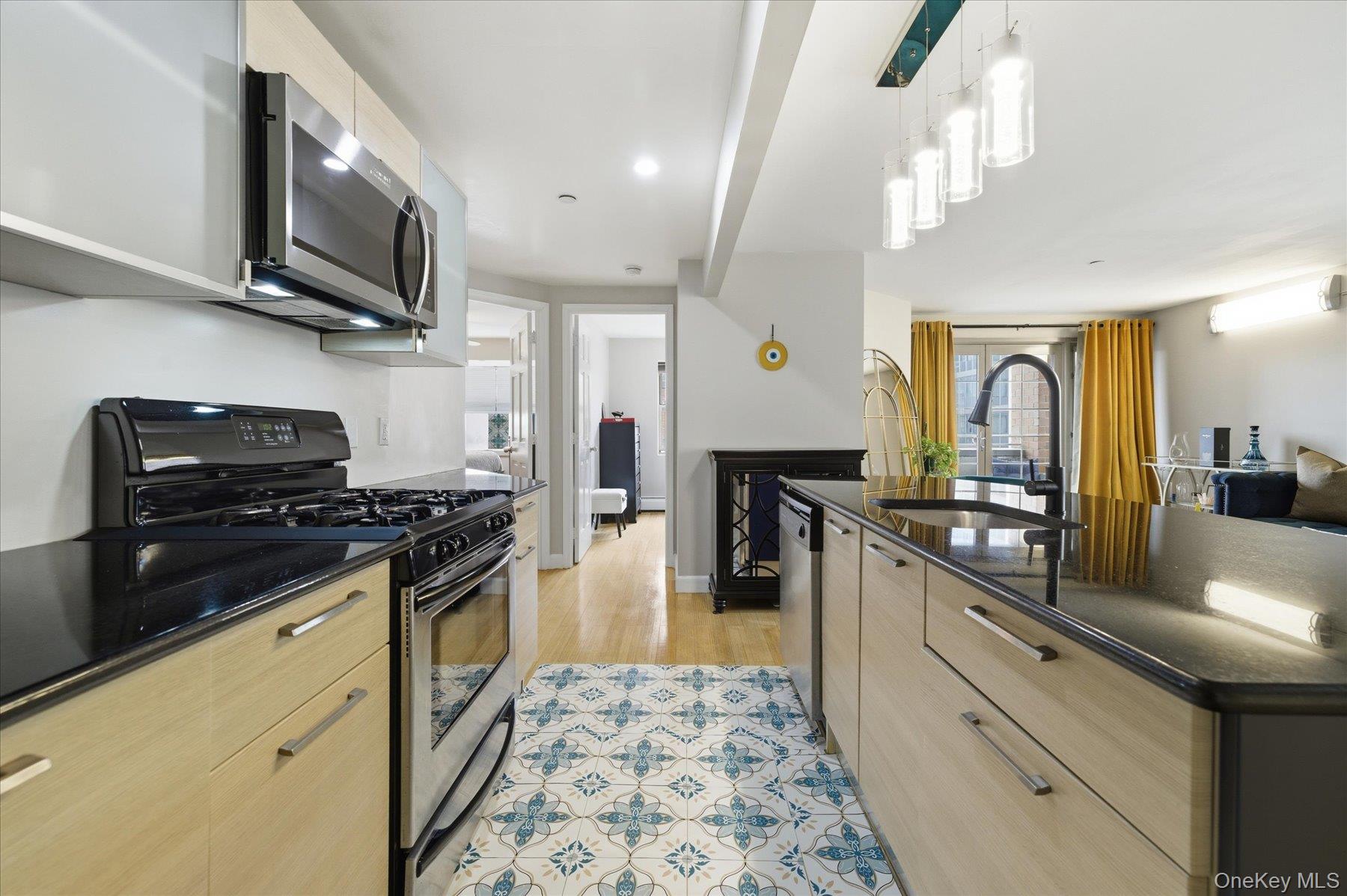 #3 photo, 8375 117th Street, কুইন্‌স Kew Gardens , NY 11418