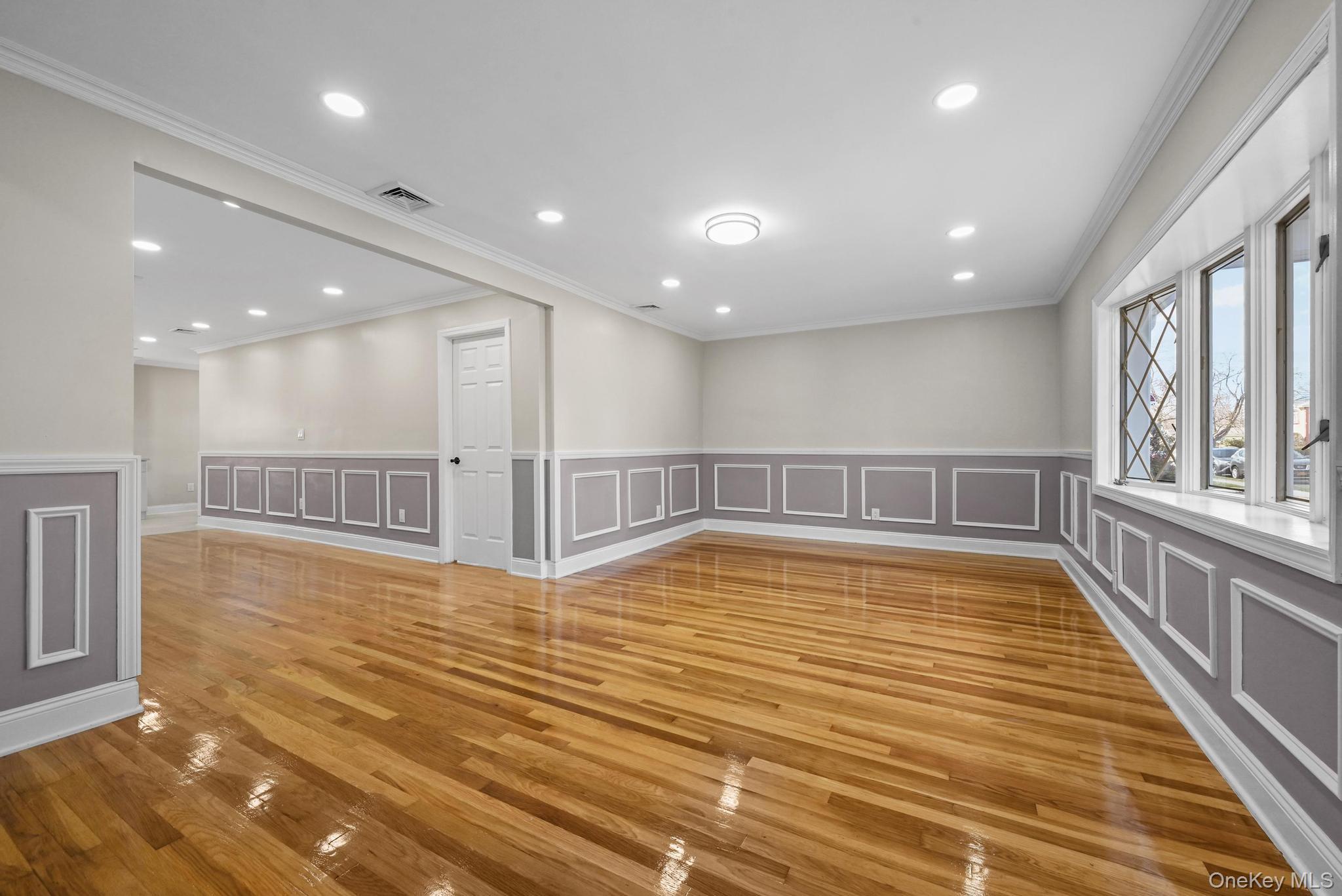 #10 photo, 2243 Leighton Road, নাসাউ কাউন্টি Elmont , NY 11003