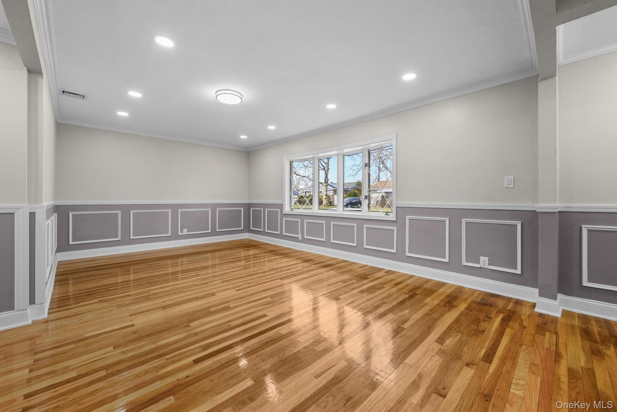 #9 photo, 2243 Leighton Road, নাসাউ কাউন্টি Elmont , NY 11003