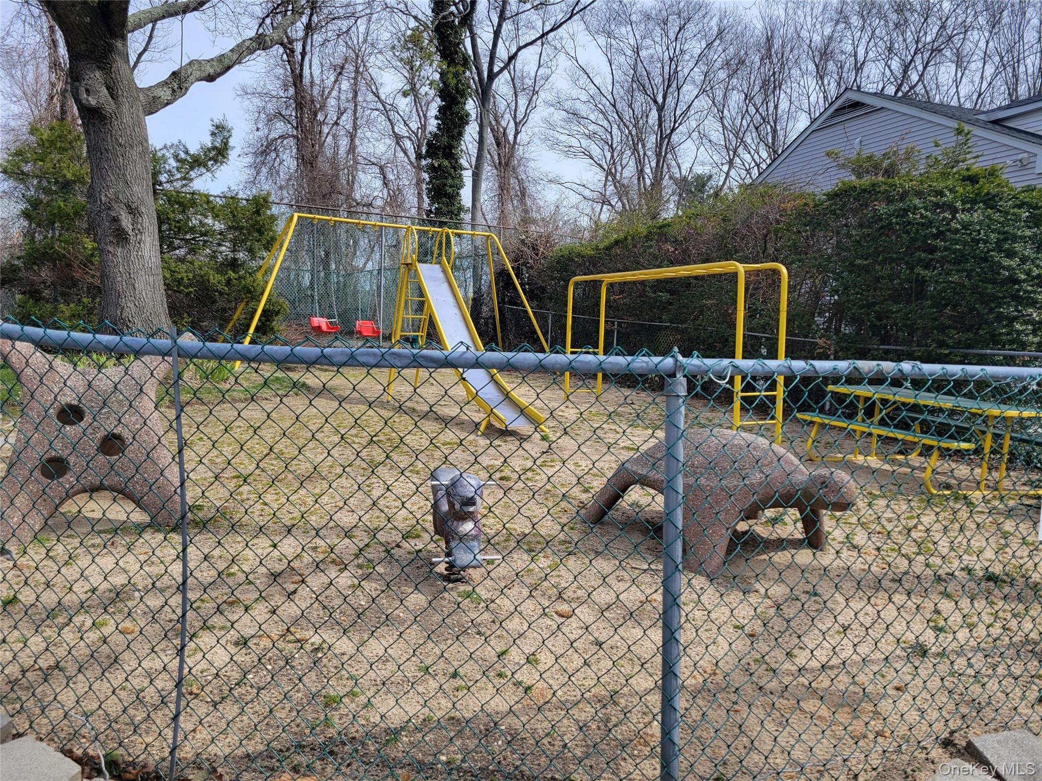 #20 photo, 100 Towne House Village, सफ़ोक काउंटी Islandia , NY 11749