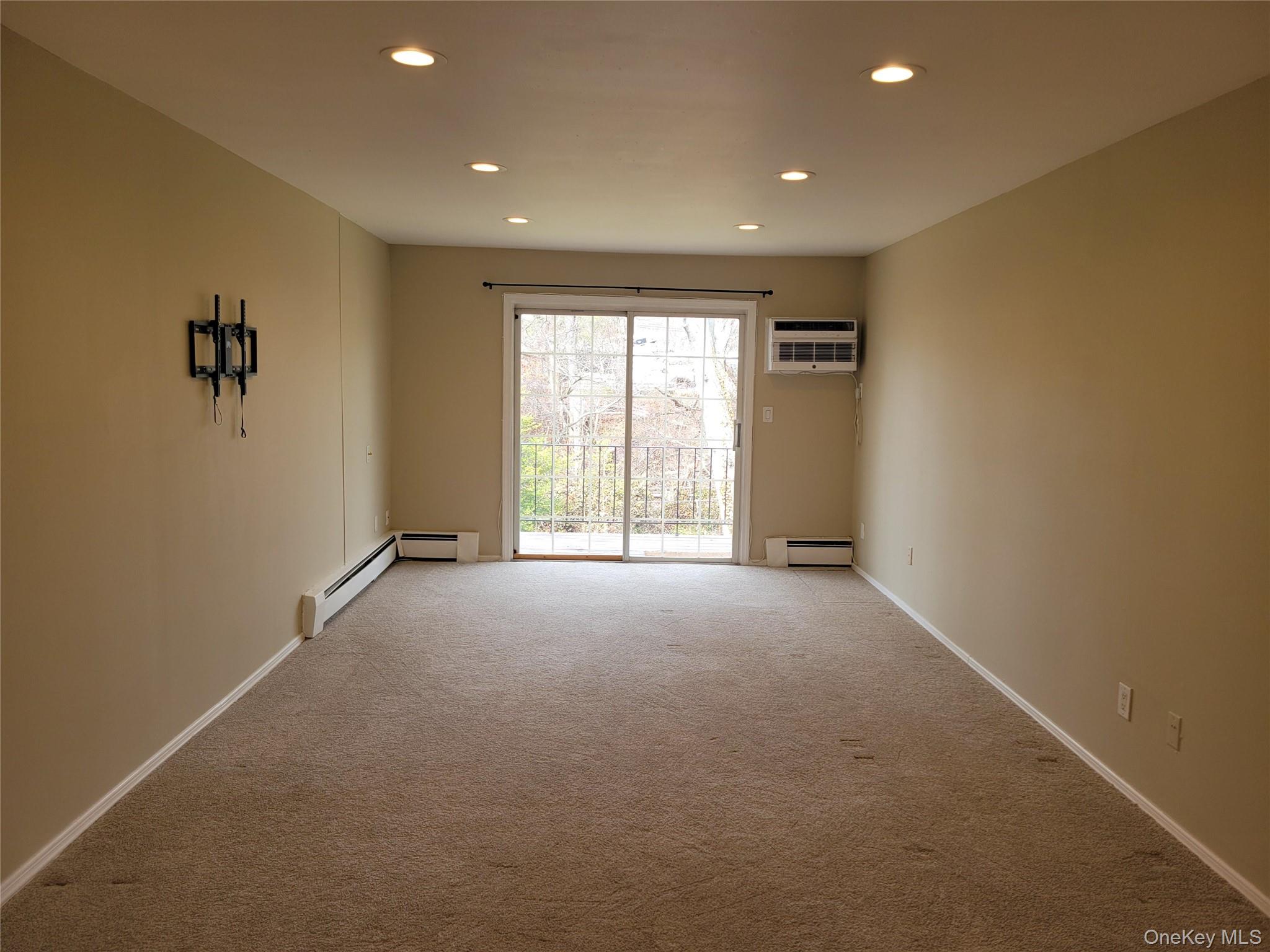 #3 photo, 100 Towne House Village Towne House, সাফোক কাউন্টি Islandia , NY 11749