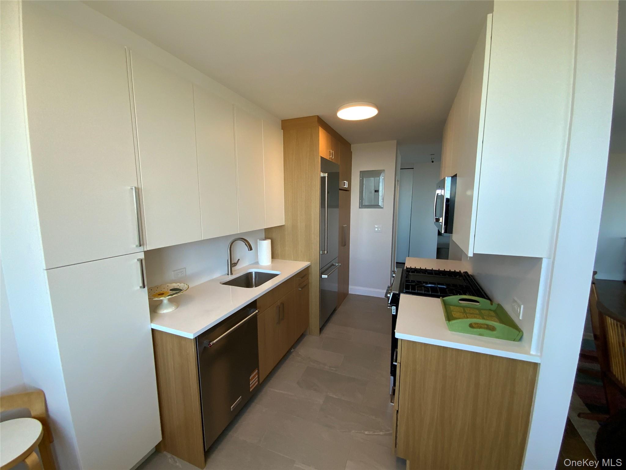 #10 photo, 27110 Grand Central Parkway, কুইন্‌স Floral Park , NY 11005