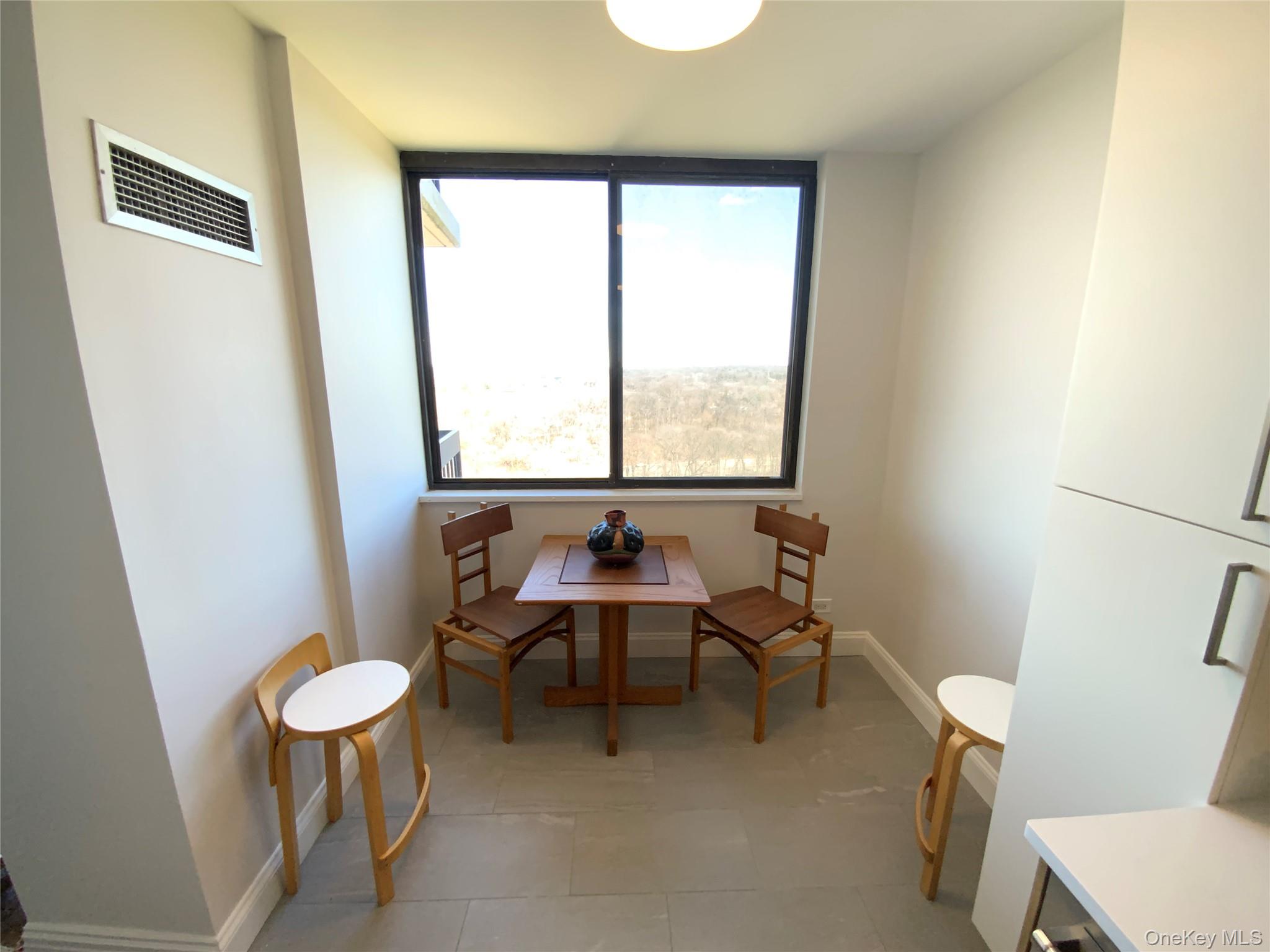 #11 photo, 27110 Grand Central Parkway, কুইন্‌স Floral Park , NY 11005