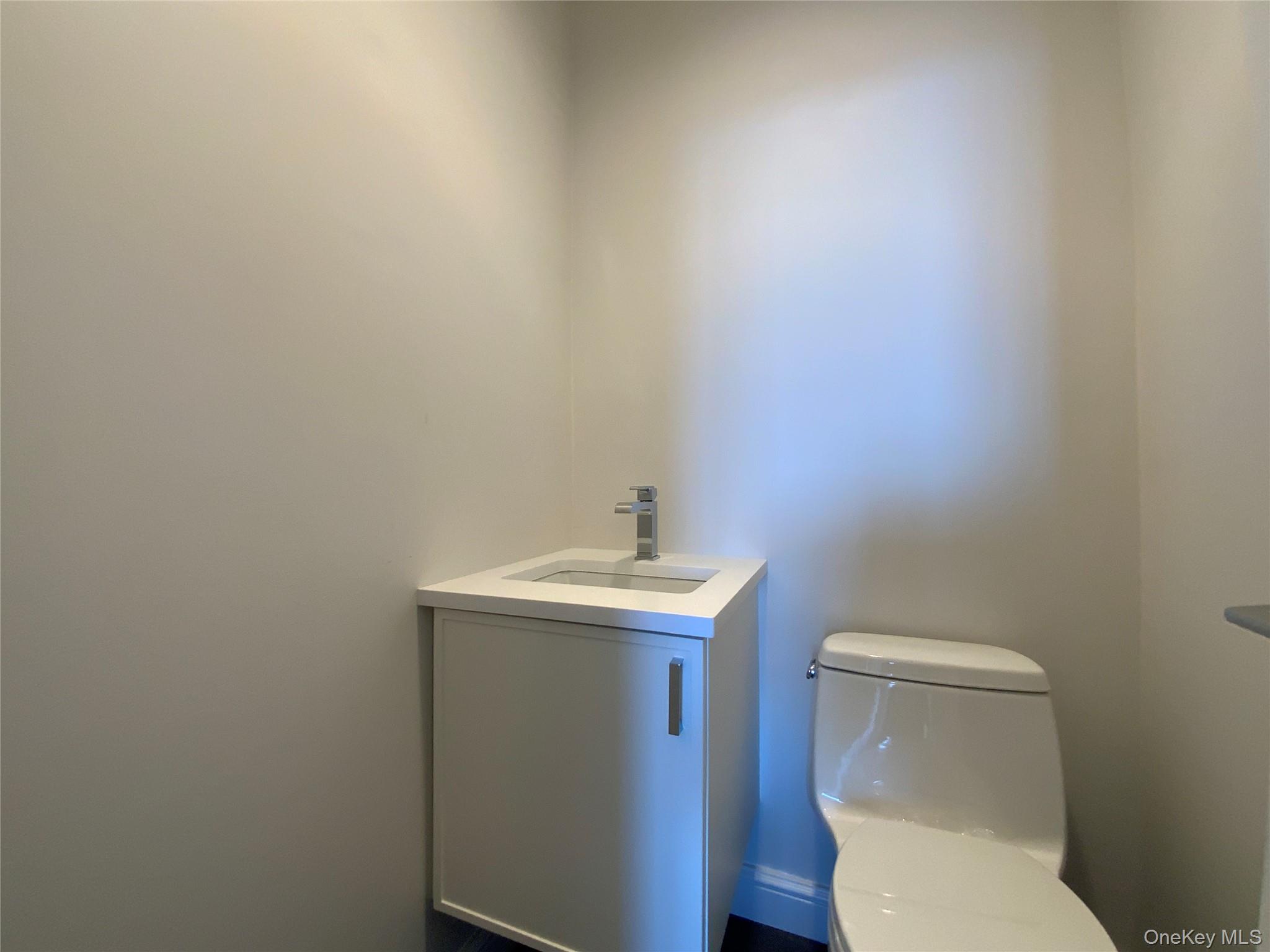 #12 photo, 27110 Grand Central Parkway, কুইন্‌স Floral Park , NY 11005