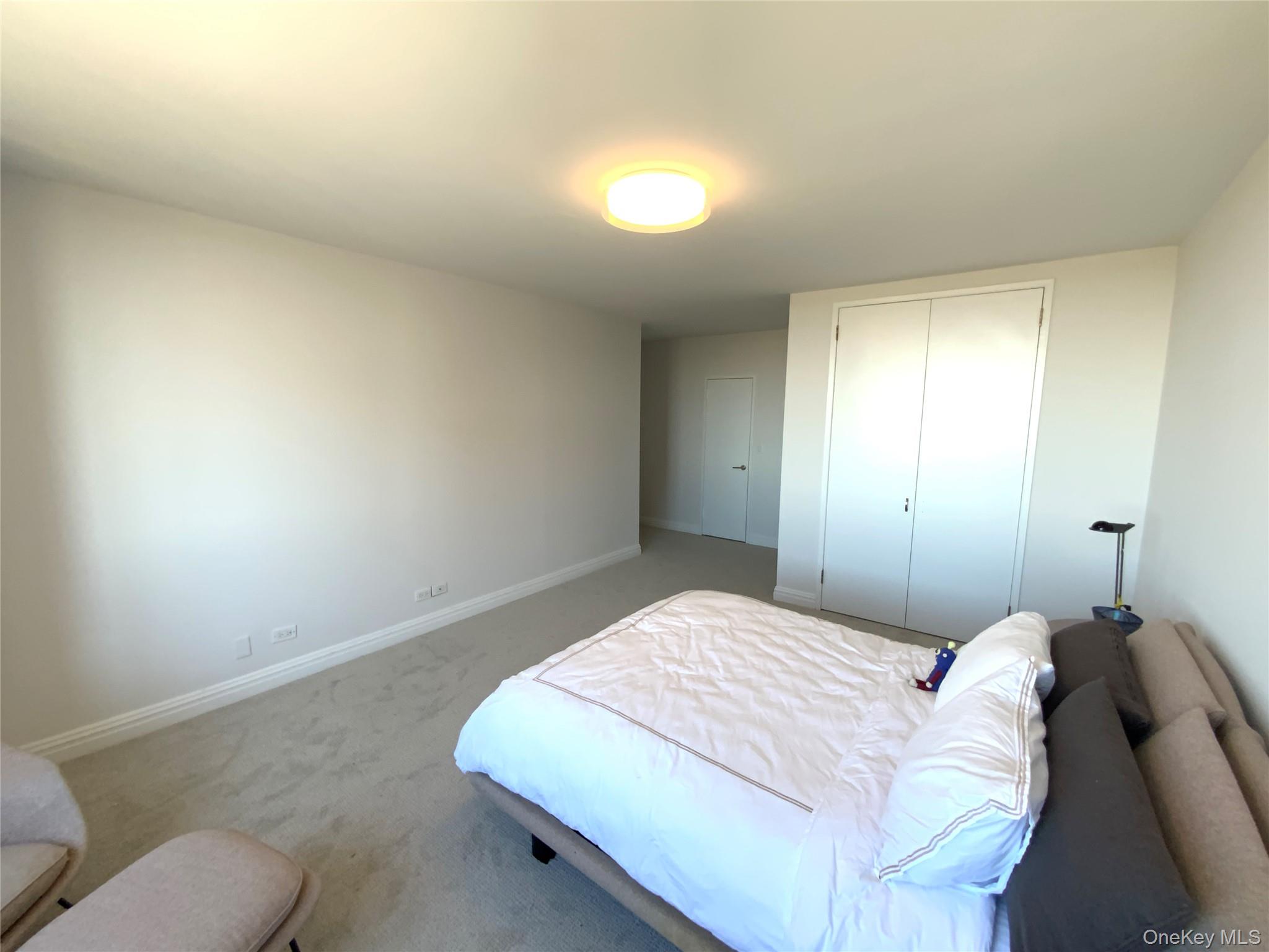 #17 photo, 27110 Grand Central Parkway, কুইন্‌স Floral Park , NY 11005