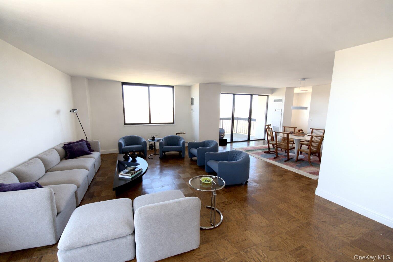 #2 photo, 27110 Grand Central Parkway, কুইন্‌স Floral Park , NY 11005