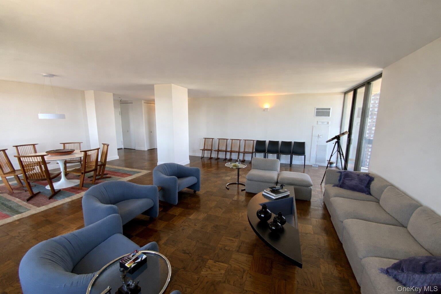 #3 photo, 27110 Grand Central Parkway, কুইন্‌স Floral Park , NY 11005