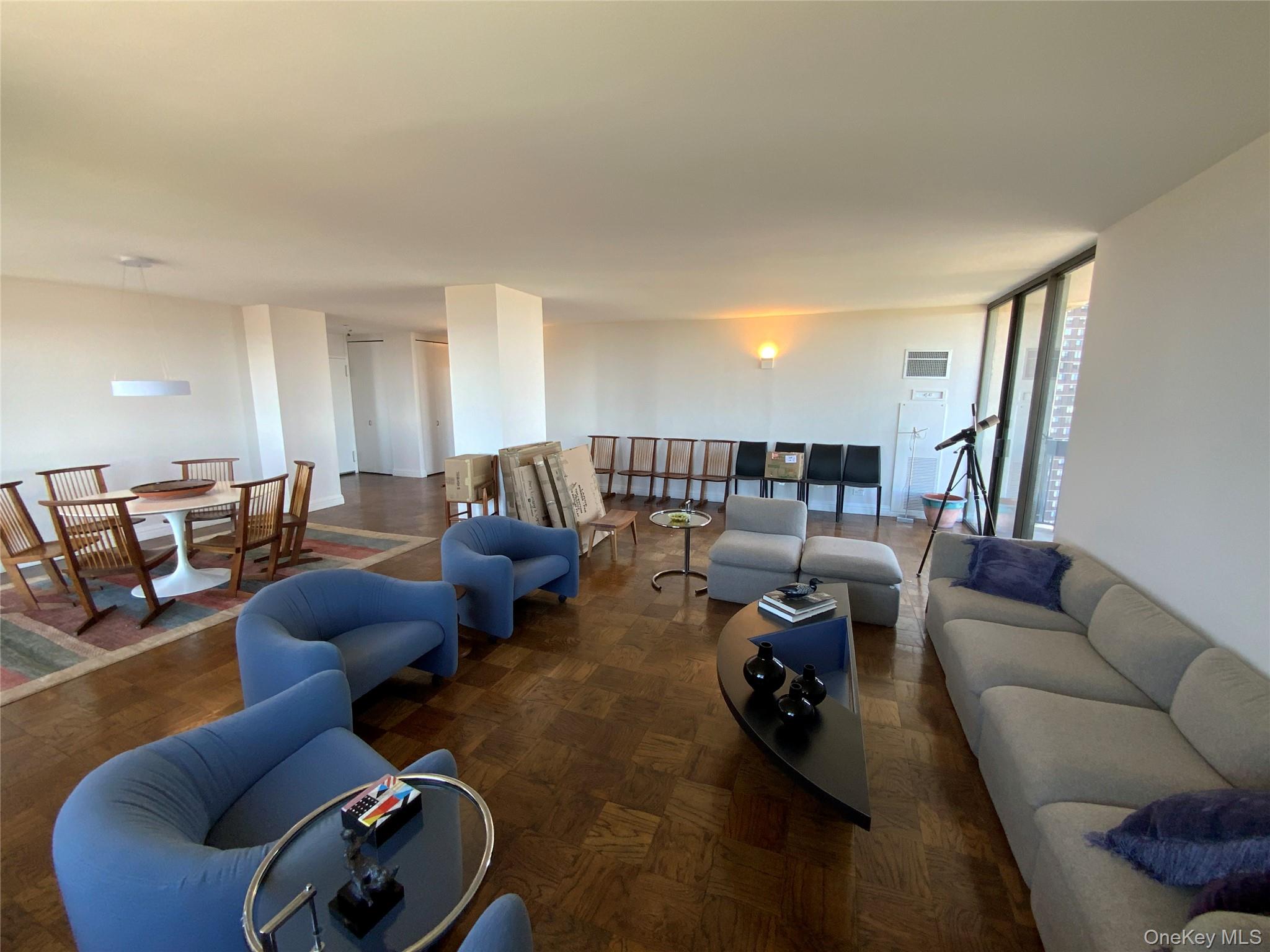 #4 photo, 27110 Grand Central Parkway, কুইন্‌স Floral Park , NY 11005