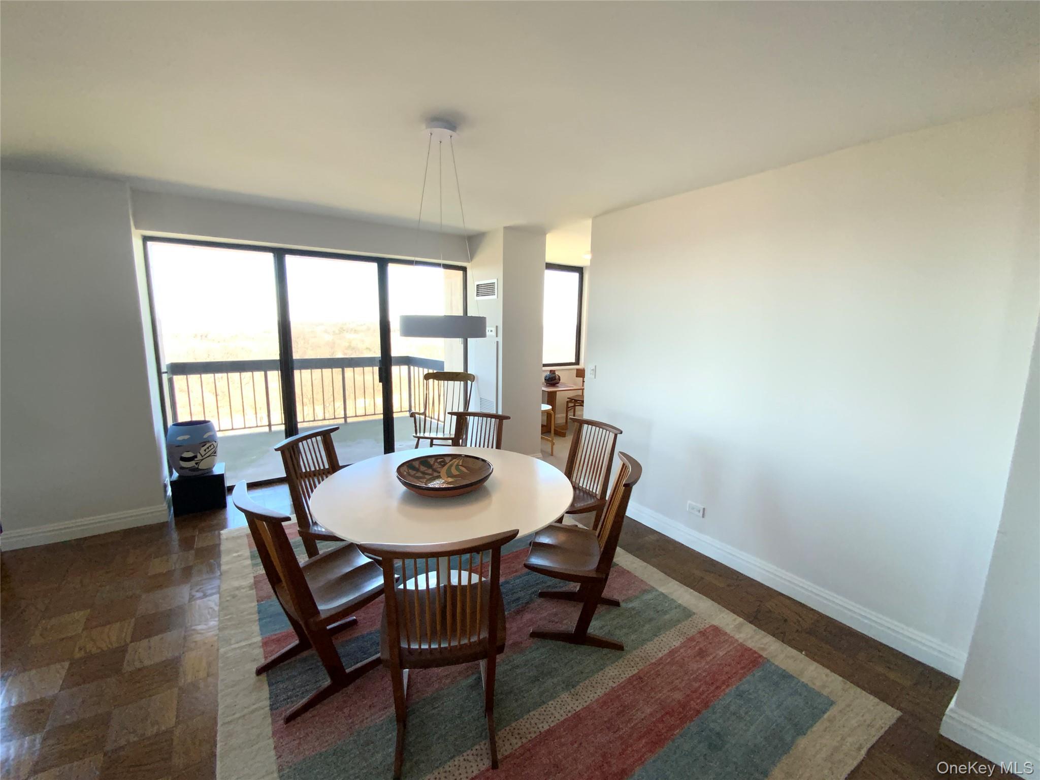 #6 photo, 27110 Grand Central Parkway, কুইন্‌স Floral Park , NY 11005